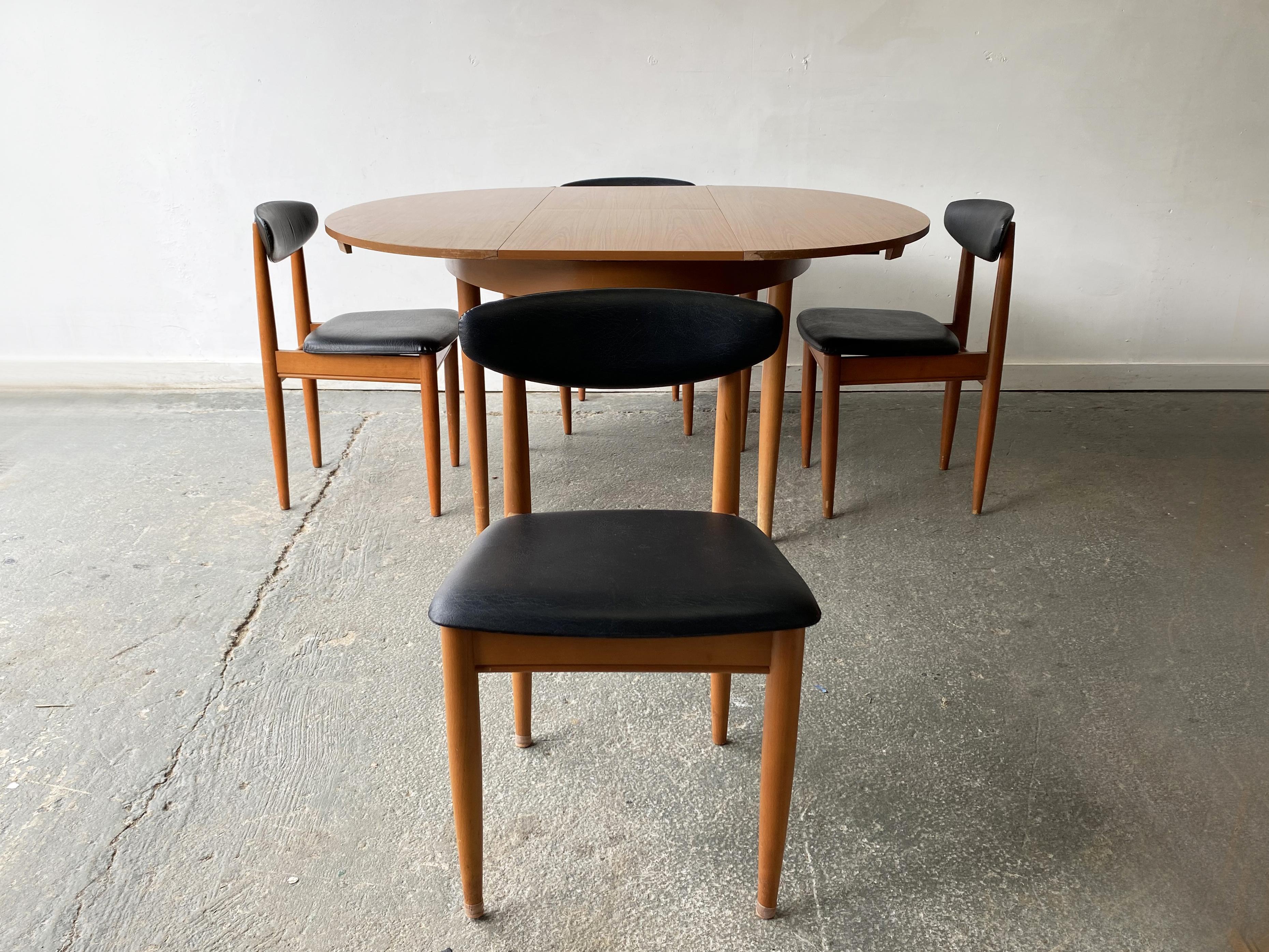 1960’s mid century Formica dining table and dining chairs by Schreiber In Good Condition For Sale In London, GB