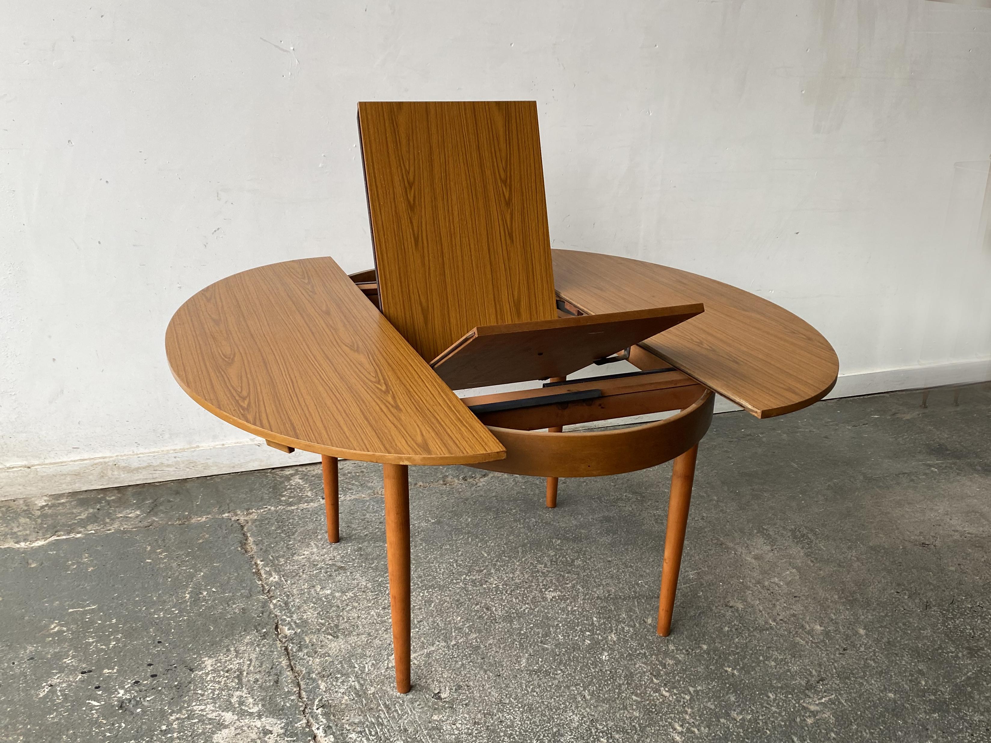 1960’s mid century Formica dining table and dining chairs by Schreiber For Sale 1