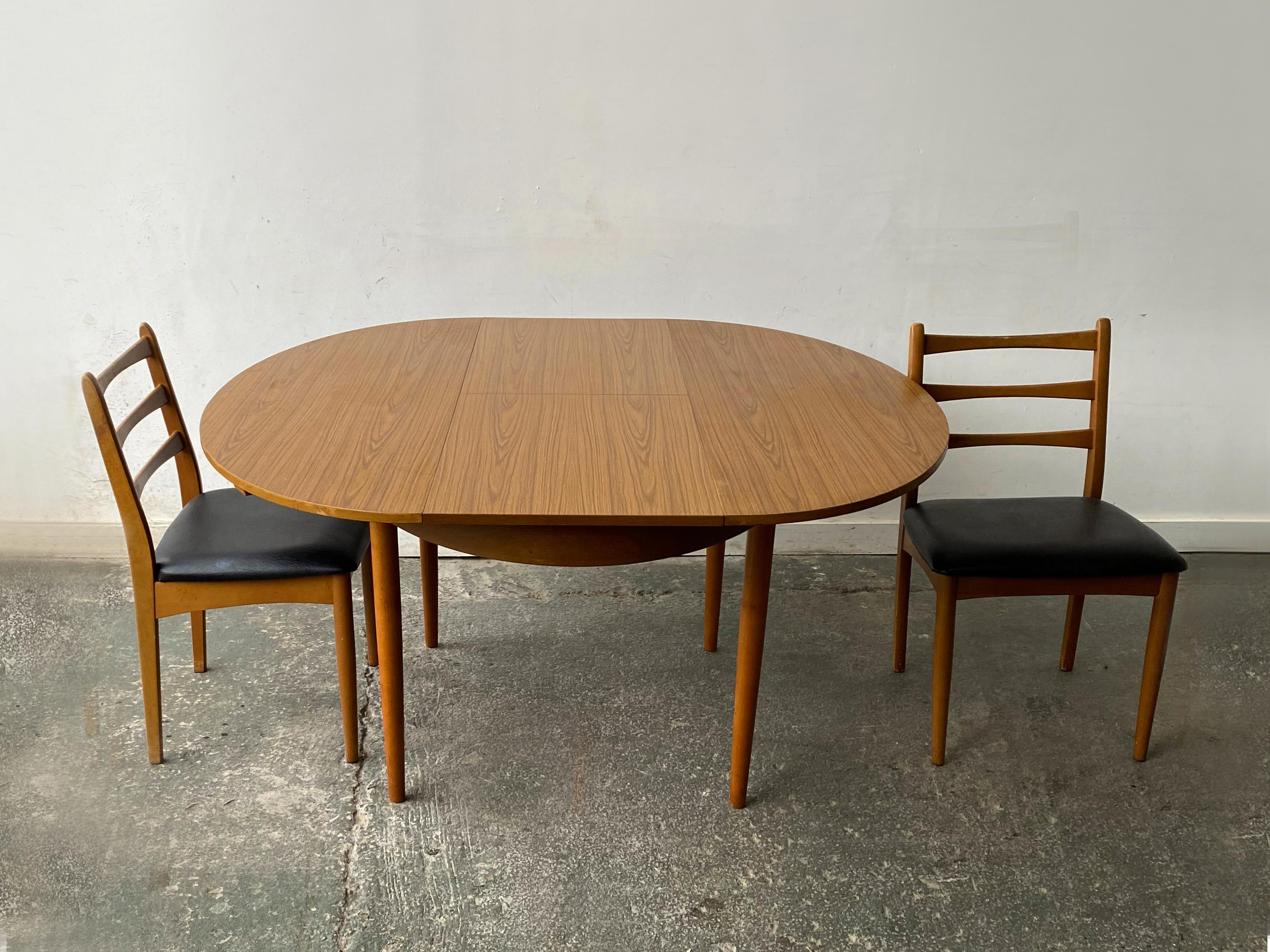 Table de salle à manger à rallonge en Formica du milieu du siècle dernier par Schreiber Bon état - En vente à London, GB