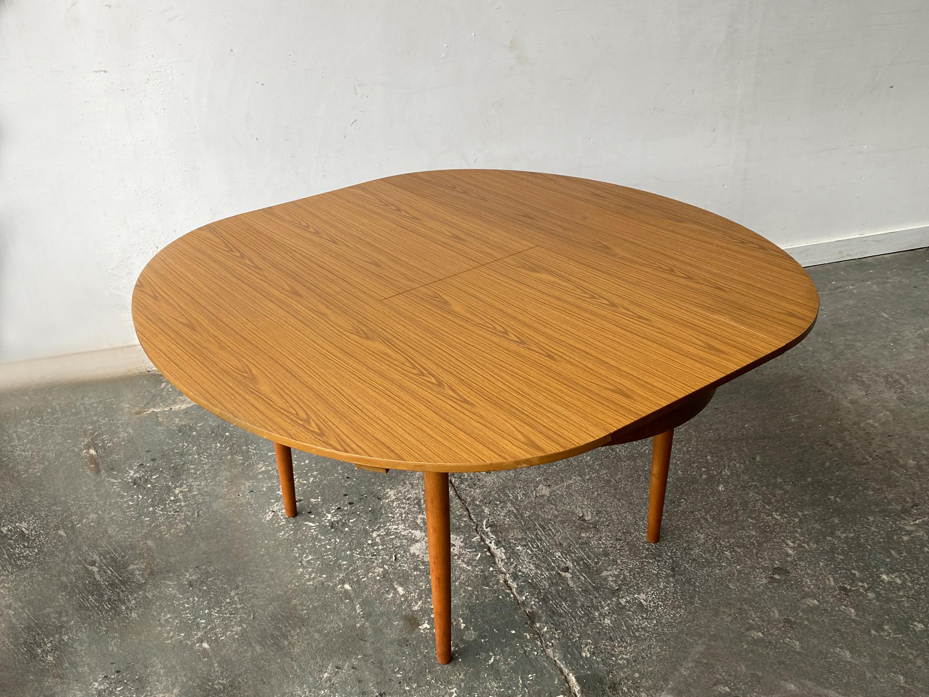 Mid-Century Modern 1960’s mid century Formica extending dining table by Schreiber For Sale