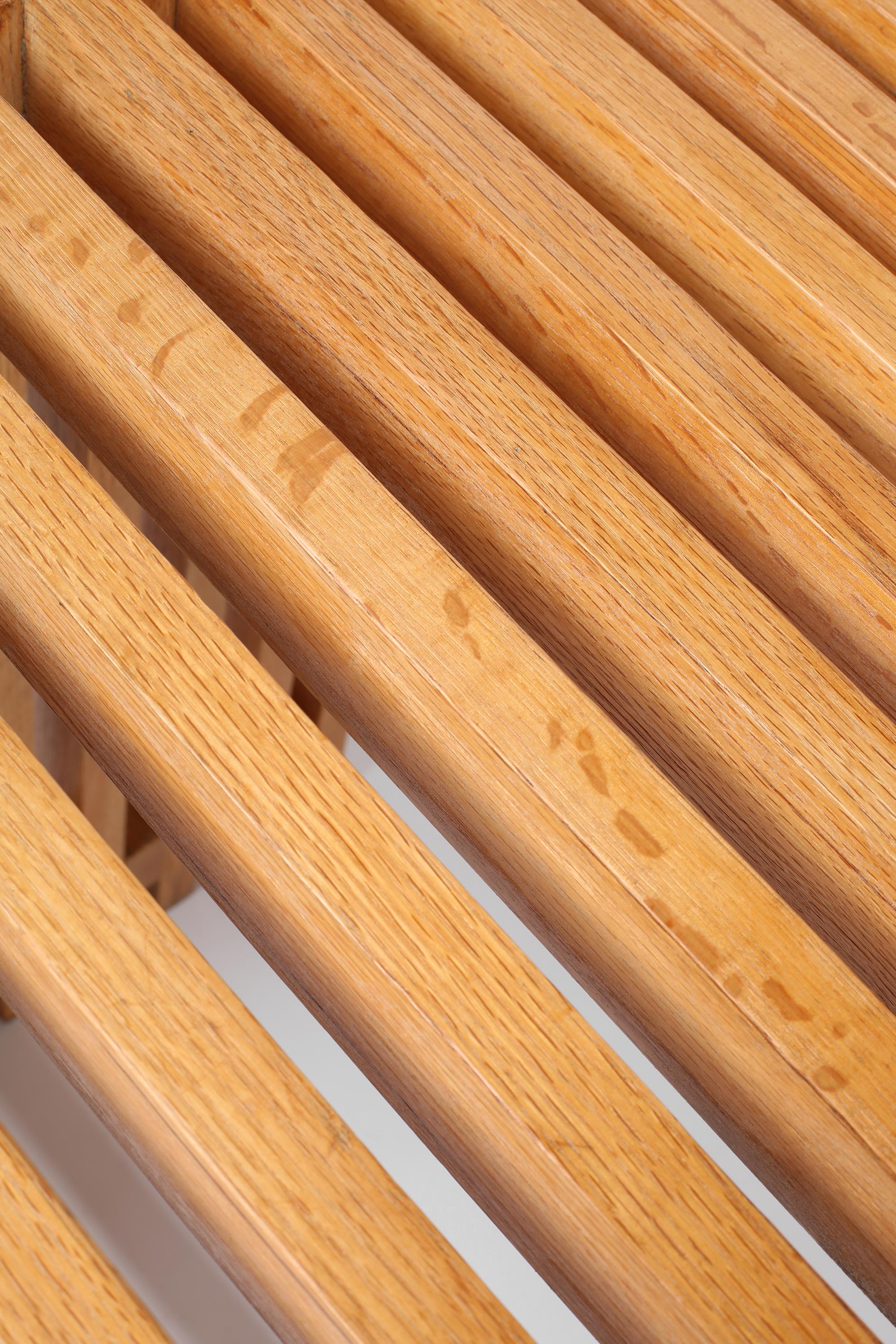 Scrivania modernista francese del 1960 a doghe in Oak Oak in vendita 3