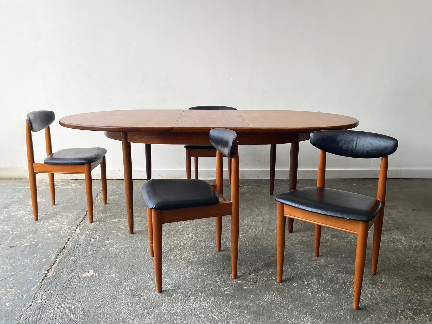 Mid-Century Modern Table et 4 chaises de salle à manger G-Plan du milieu du siècle dernier par Schreiber en vente