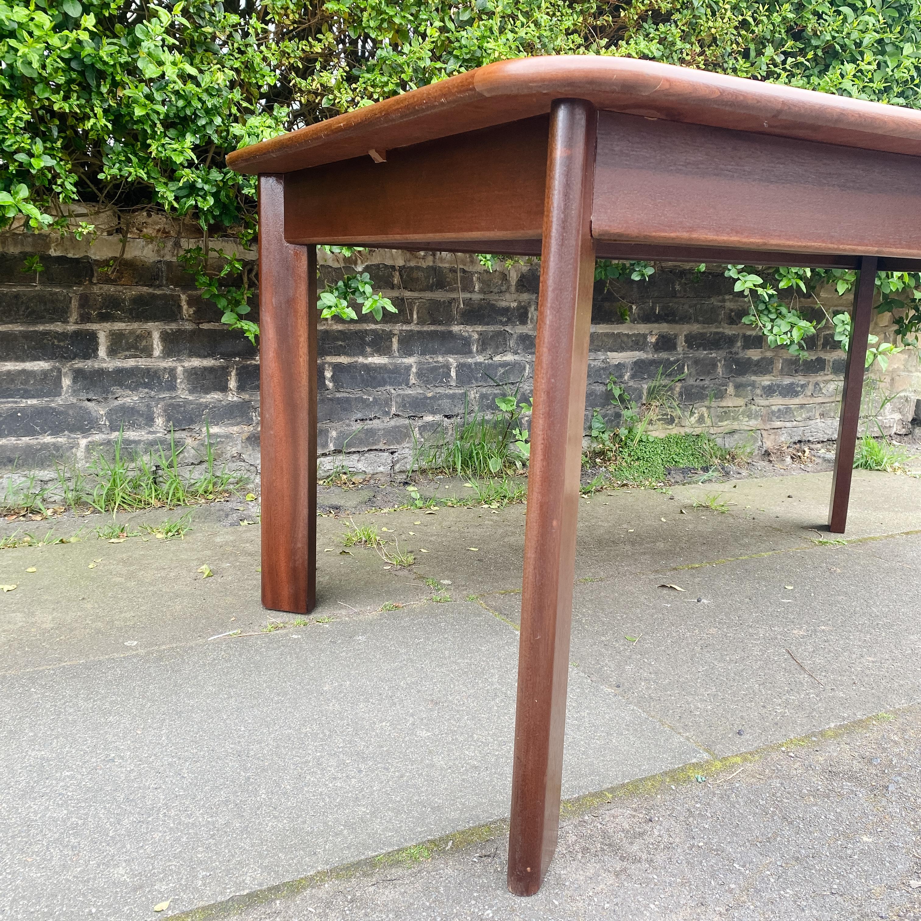 1960’s Mid Century G Plan Extending Dining Table With Angled Legs In Good Condition For Sale In London, GB