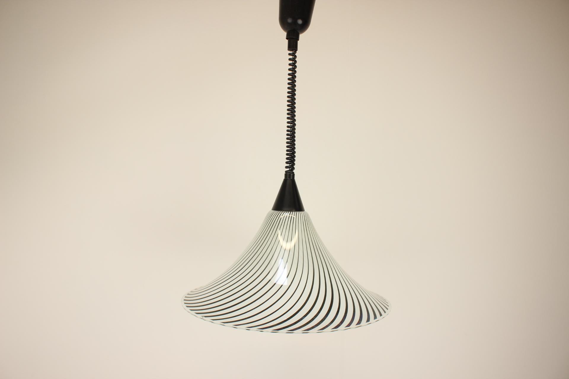 Verre Lustre en verre mi-siècle dans le style de Trumpet, Tchécoslovaquie, années 1960 en vente