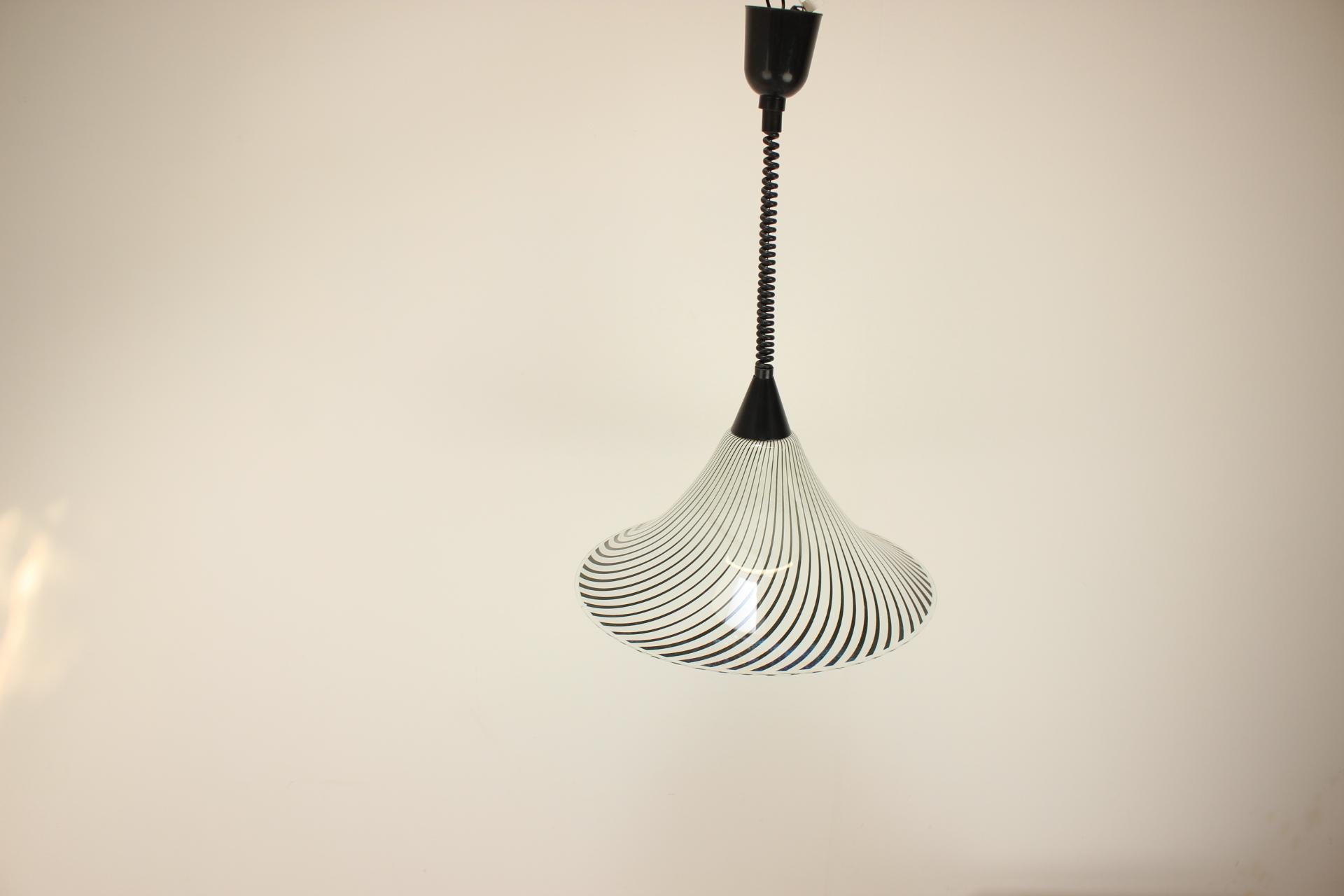 Lustre en verre mi-siècle dans le style de Trumpet, Tchécoslovaquie, années 1960 en vente 1