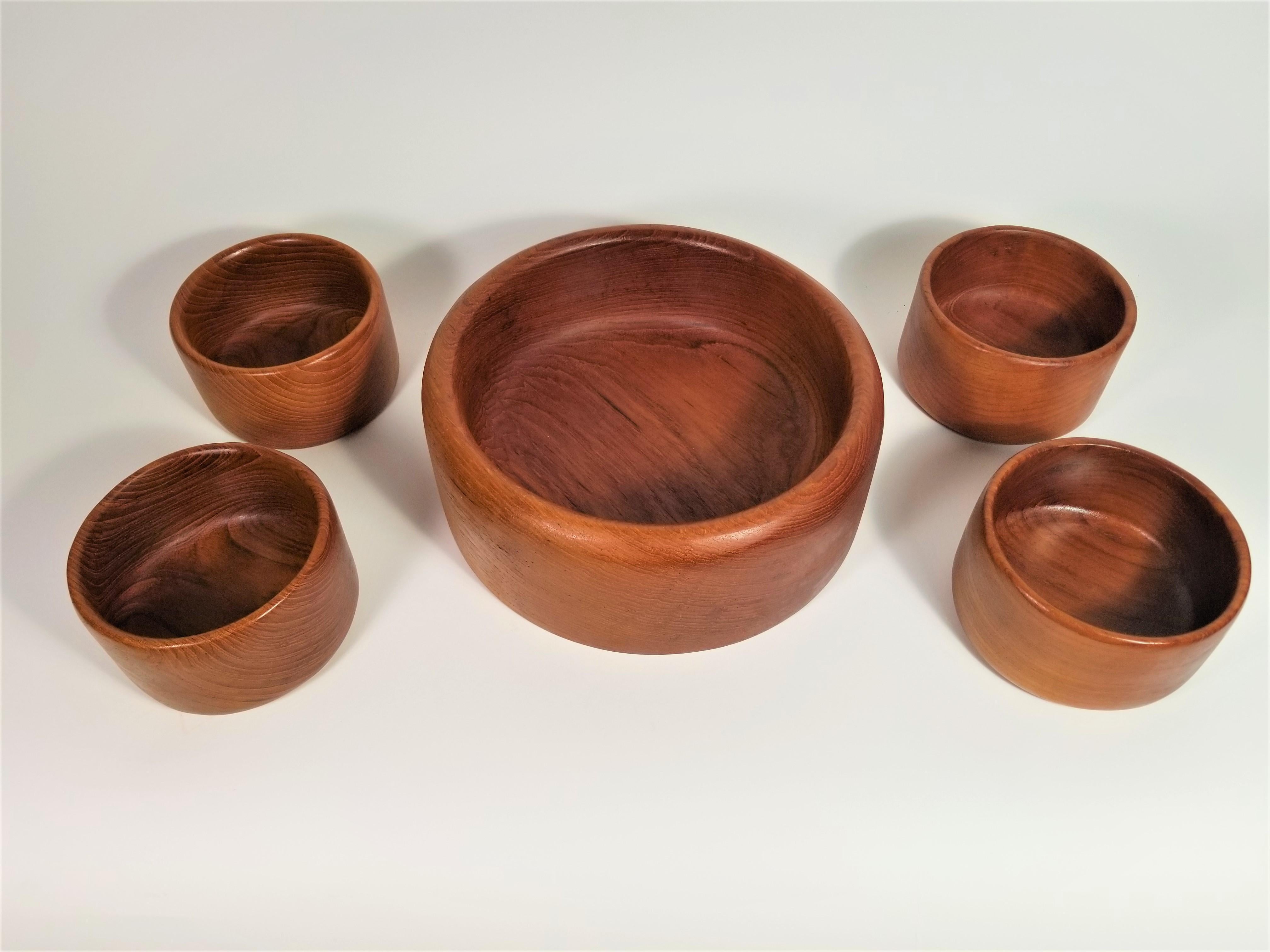 1960s Midcentury Hand Turned Teak Bowl Set 5 Piece In Excellent Condition For Sale In New York, NY