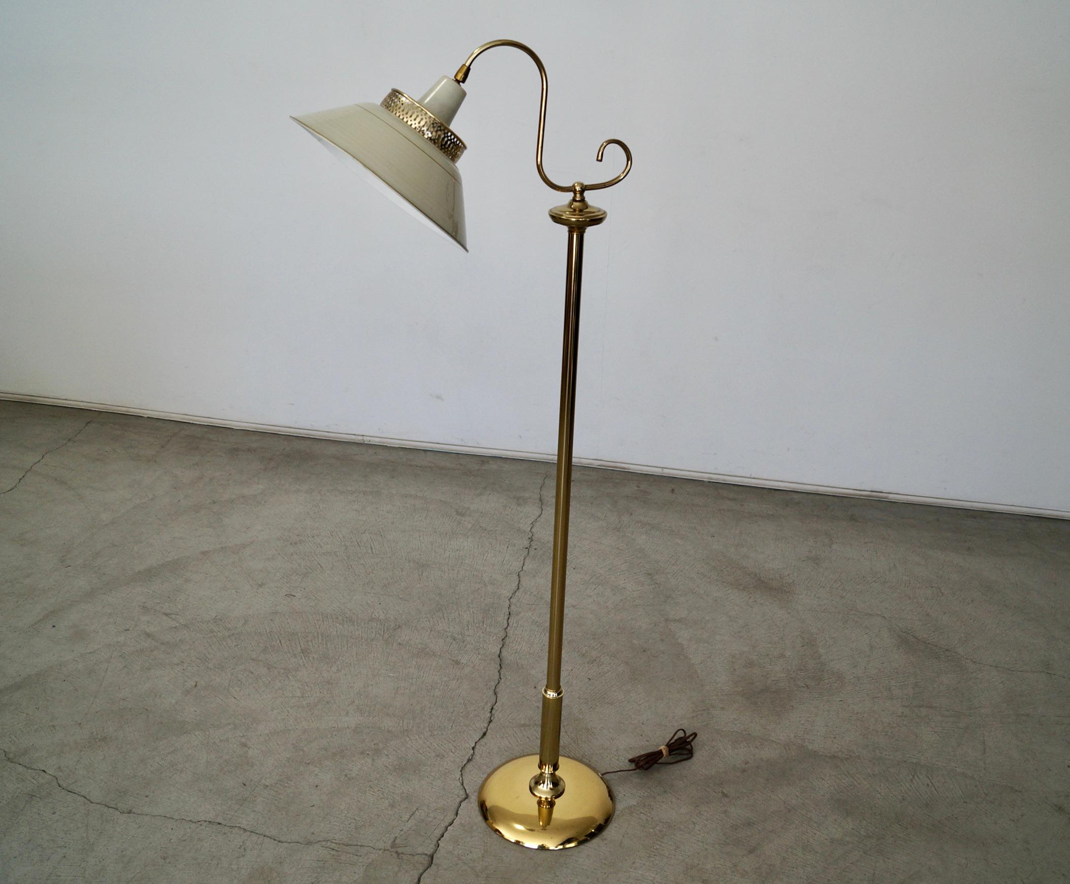 1960's Mid-Century Hollywood Regency Brass Floor Lamp In Good Condition For Sale In Burbank, CA
