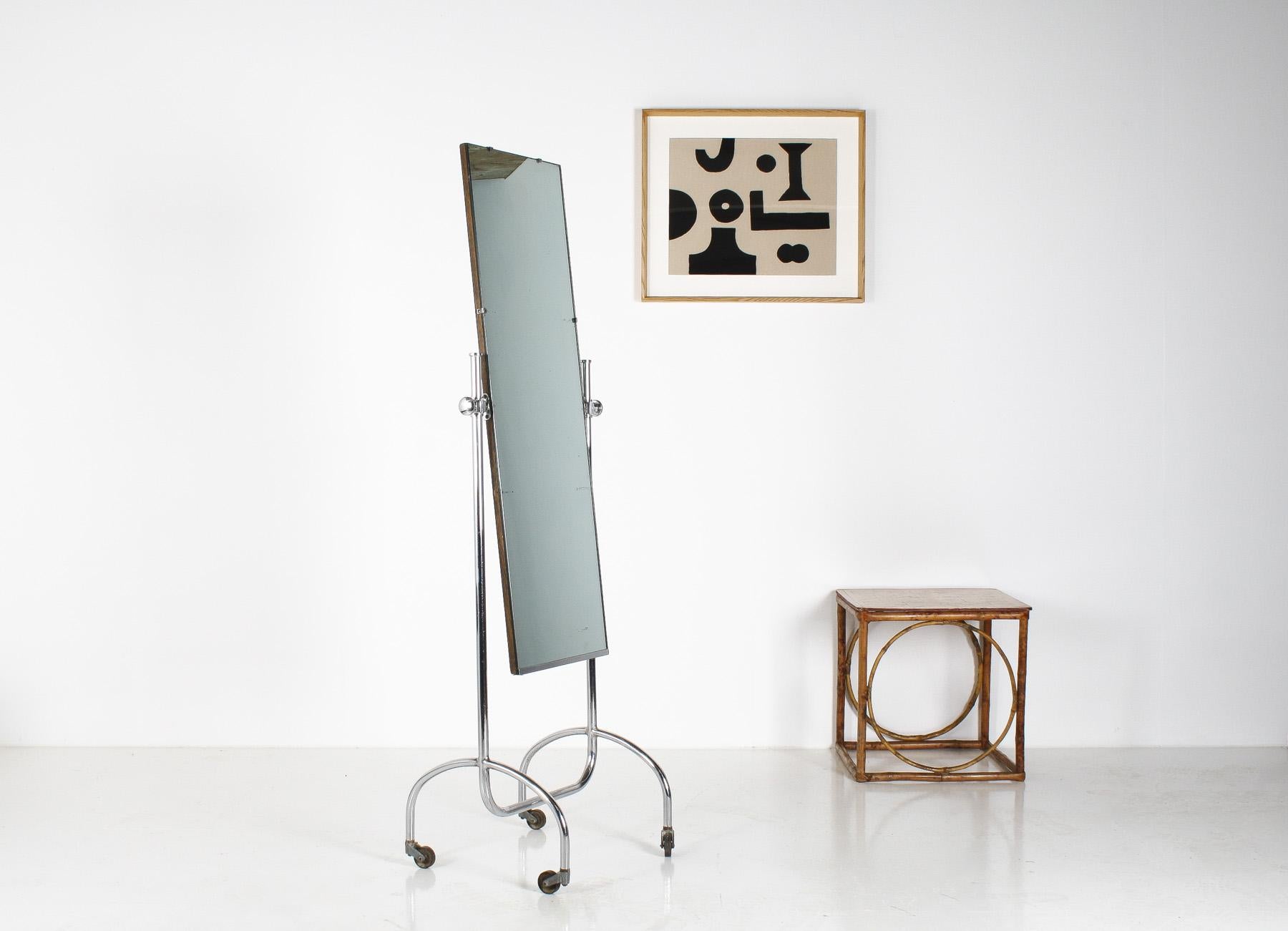Mid-Century Modern Cheval Mirror in Tubular Chrome on Cast Iron Castors with Brass Chrome Fittings and Foxed Mirror Plate – With an Industrial Aesthetic
Crafted in the 1950s, the mirror features a sleek and sculptural tubular chrome frame that