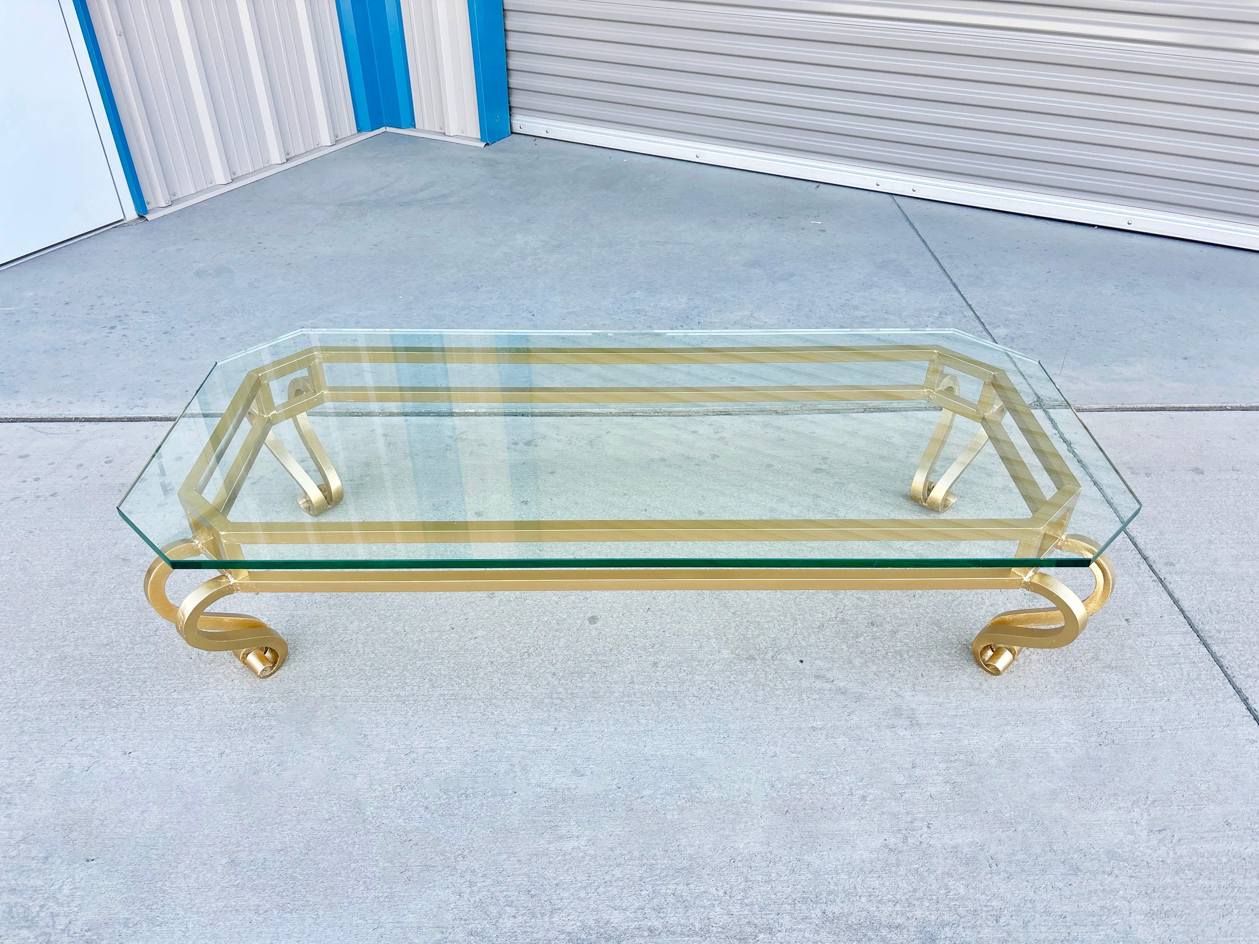 1960er Jahre Mid Century Eisen und Glas Couchtisch (amerikanisch) im Angebot