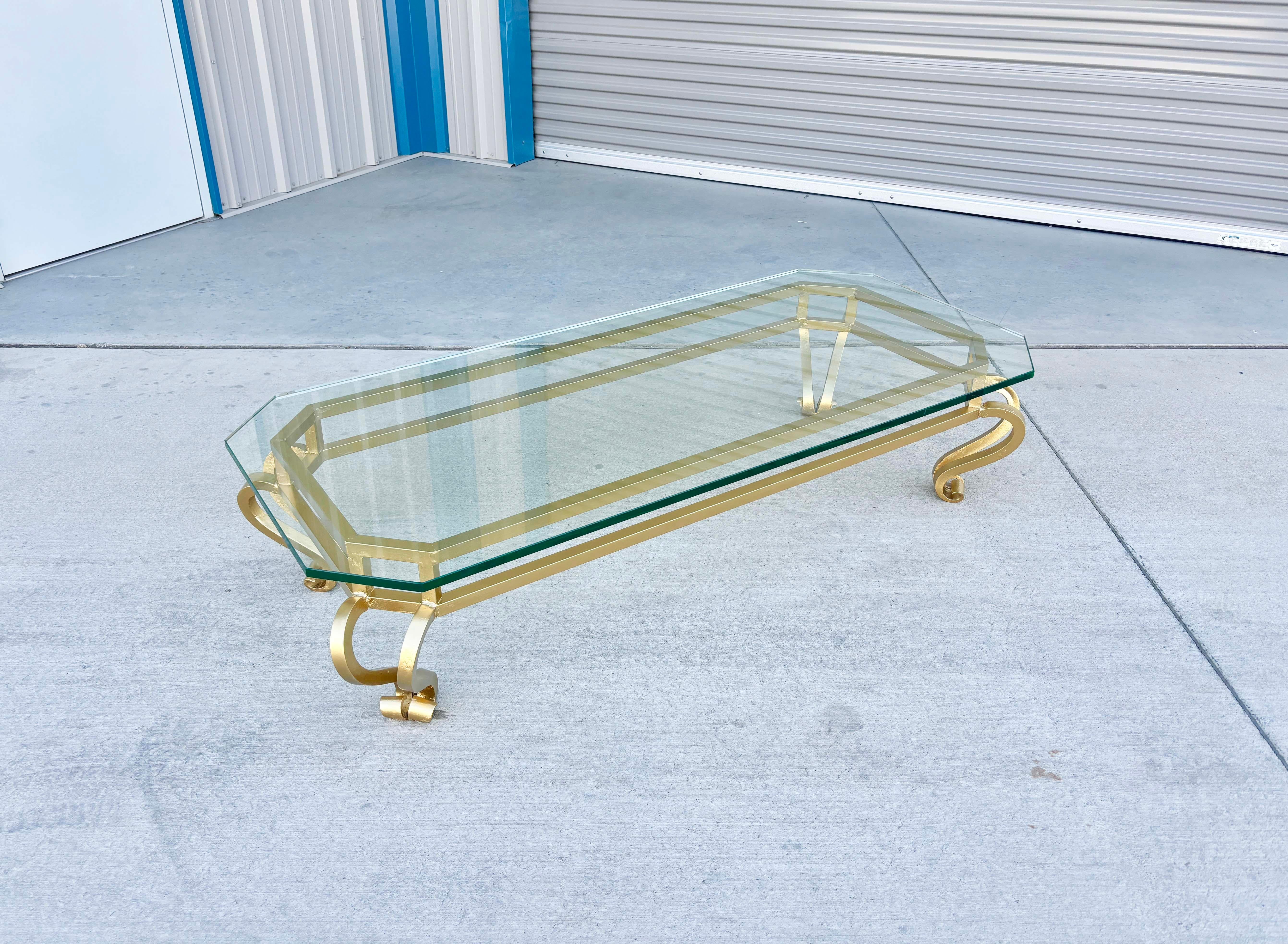 1960er Jahre Mid Century Eisen und Glas Couchtisch im Angebot 1