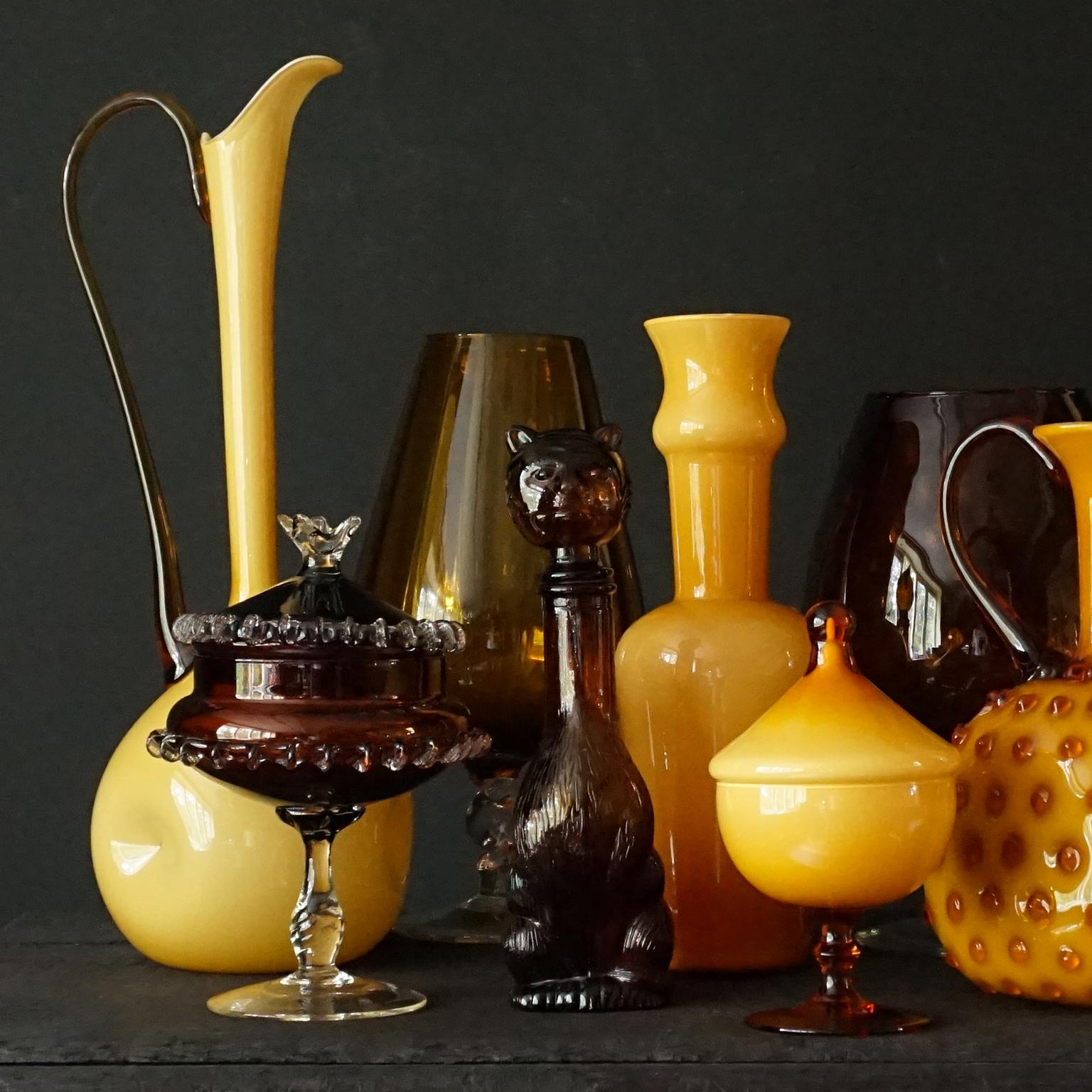 Very pretty set of eight 1960s Italian Empoli Rossini and Opalina Fiorentina cased glass vases decanters, apothecary and candy or apothecary jars. In a butterscotch caramel amber colour, a mixture of different shades of yellow and brown in different