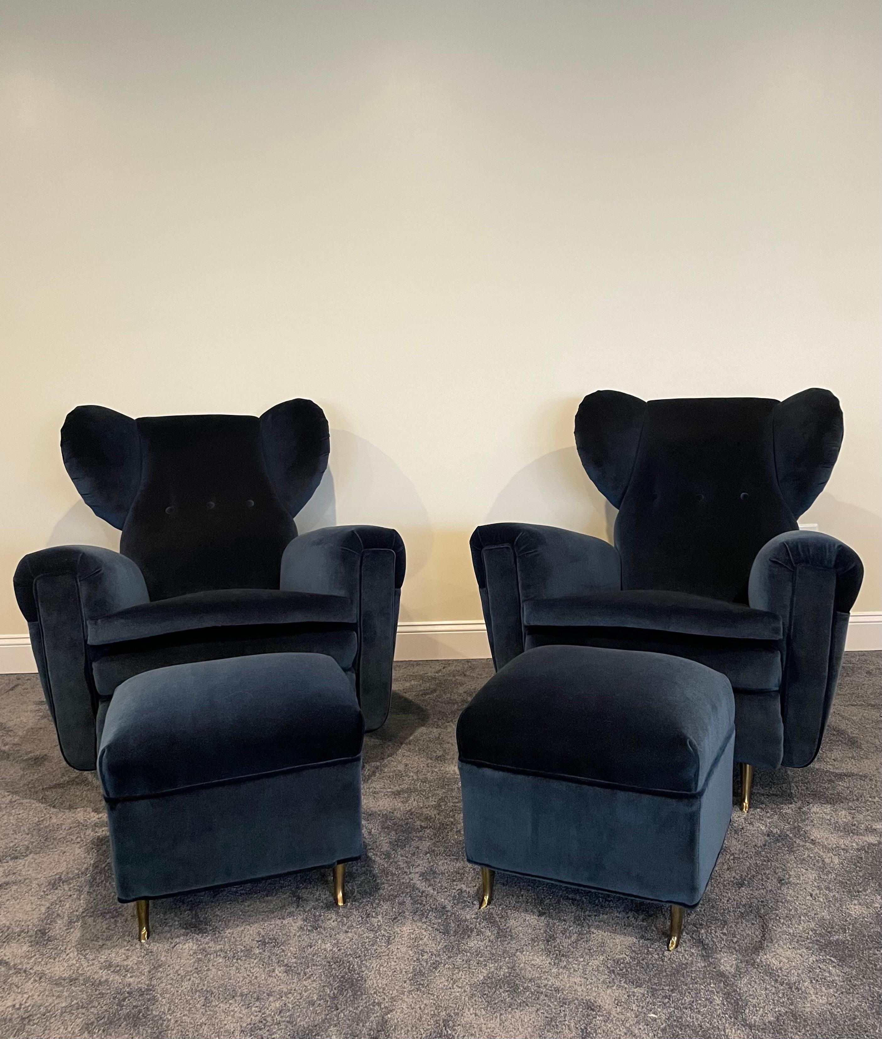 1960s Mid-Century Italian Wingback Chairs and Ottomans in Mohair  For Sale 4
