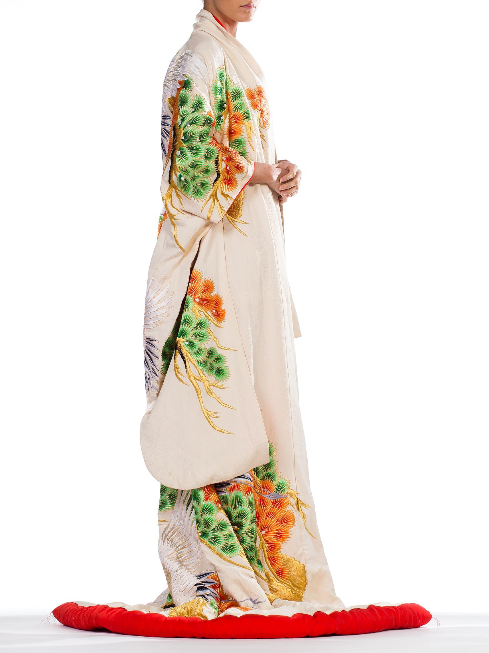 1960S Mid Century Japanese Wedding Kimono With Embroidery Cranes Crystals In Good Condition For Sale In New York, NY