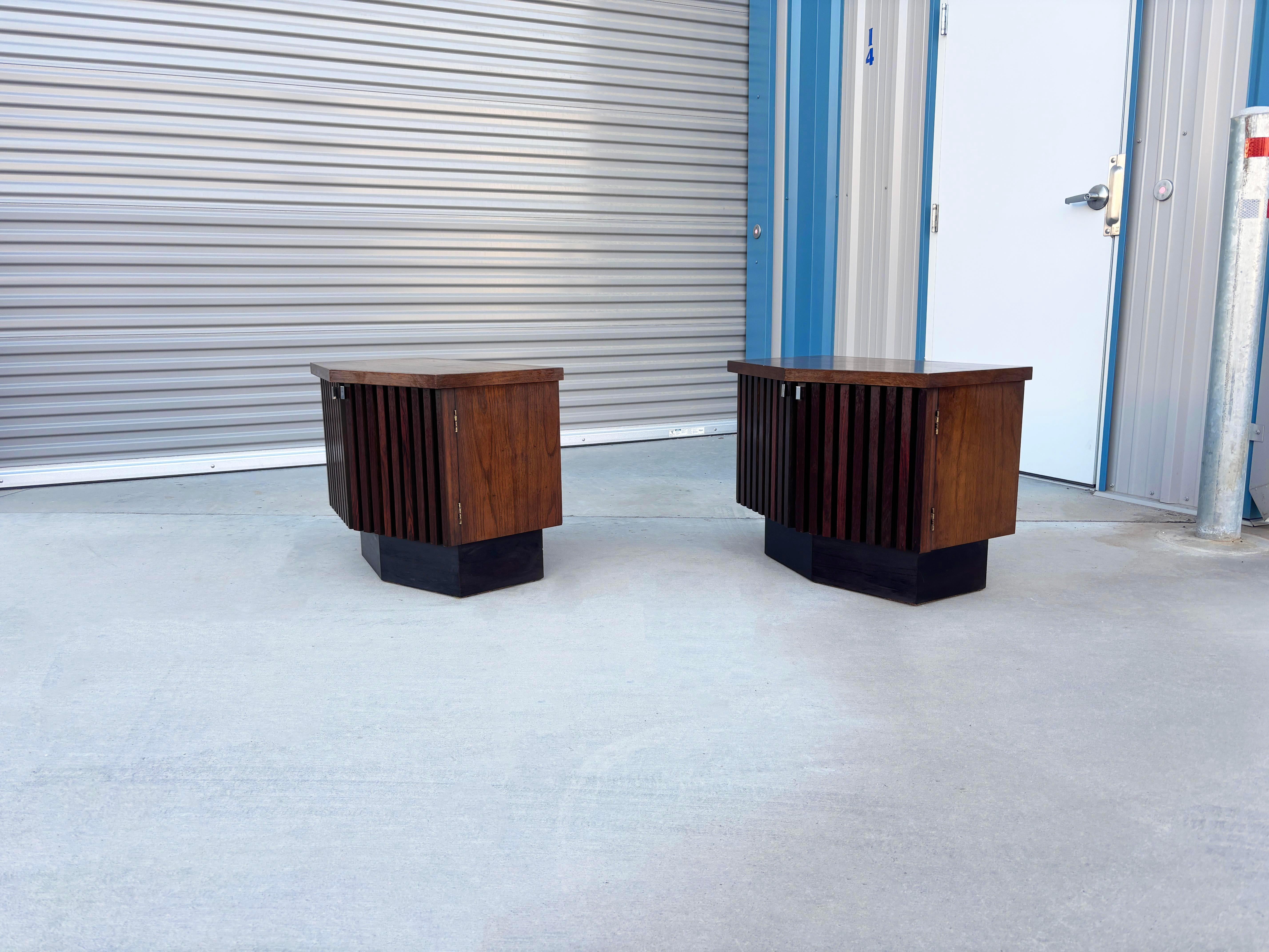 1960s Mid-Century Lane Tower Suite Rosewood & Walnut Pair of Nightstands In Good Condition For Sale In North Hollywood, CA