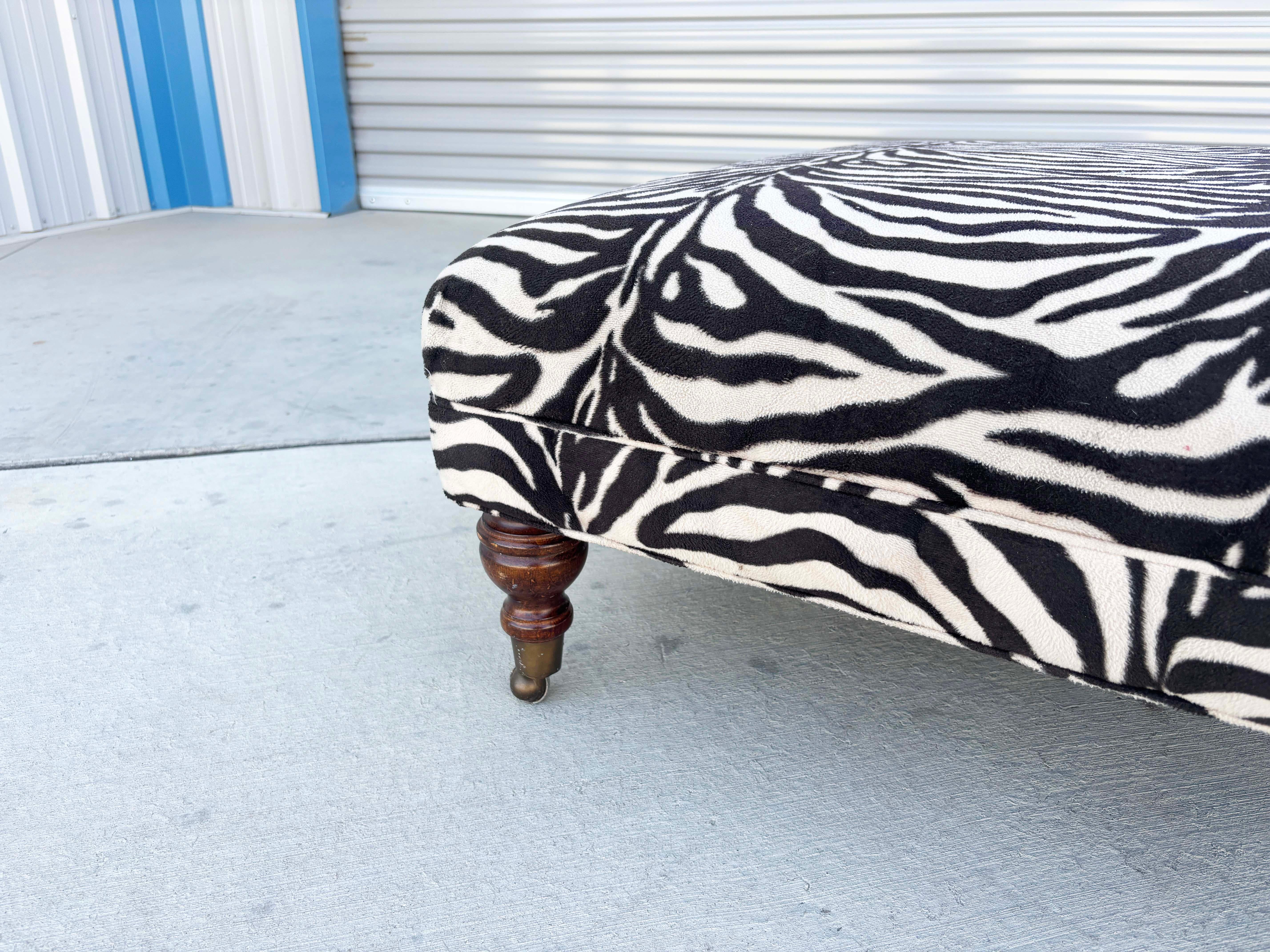 1960er Jahre Mid Century Großer Zebra-Ottoman im Angebot 3