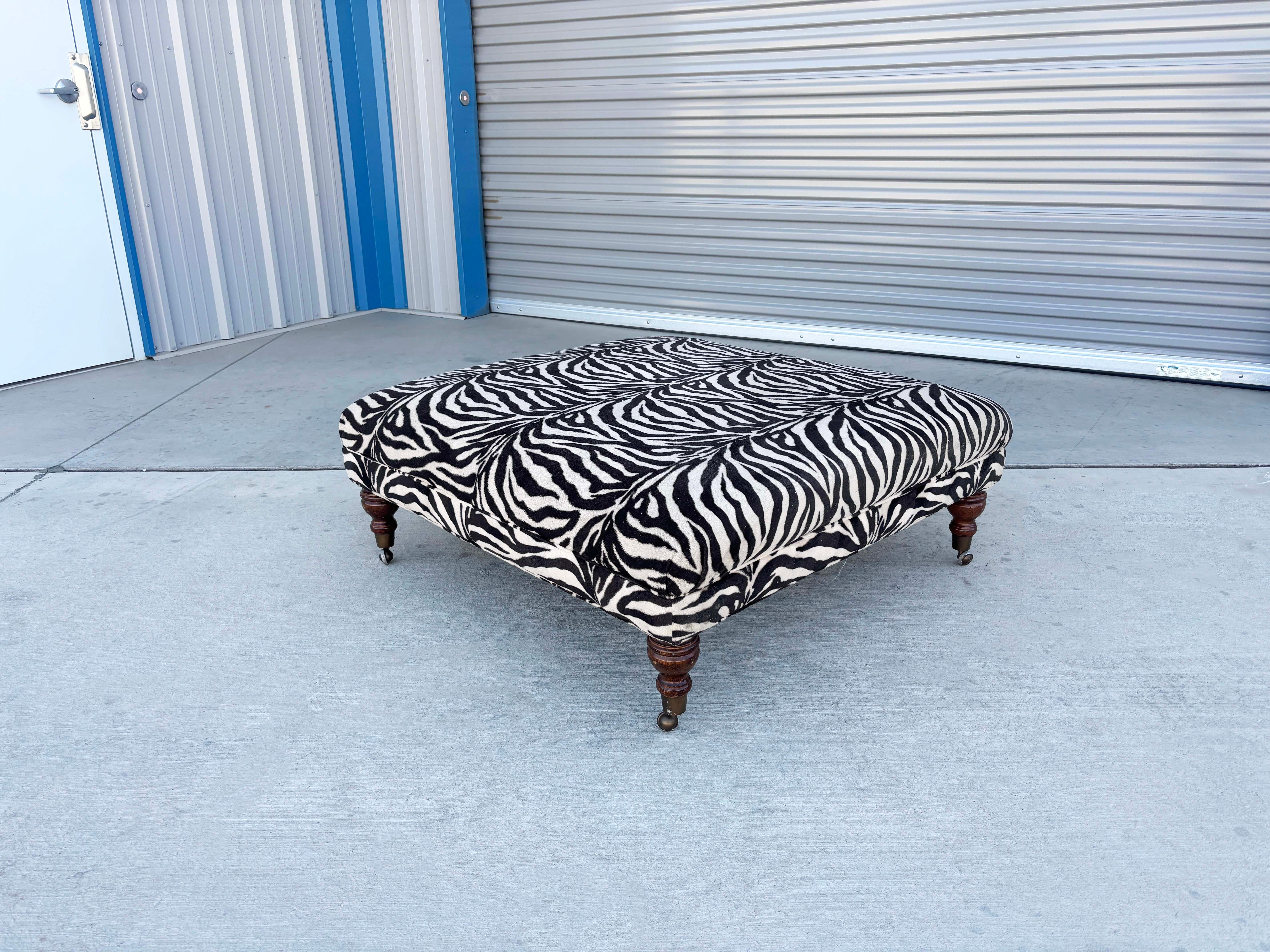 1960er Jahre Mid Century Großer Zebra-Ottoman (Stoff) im Angebot