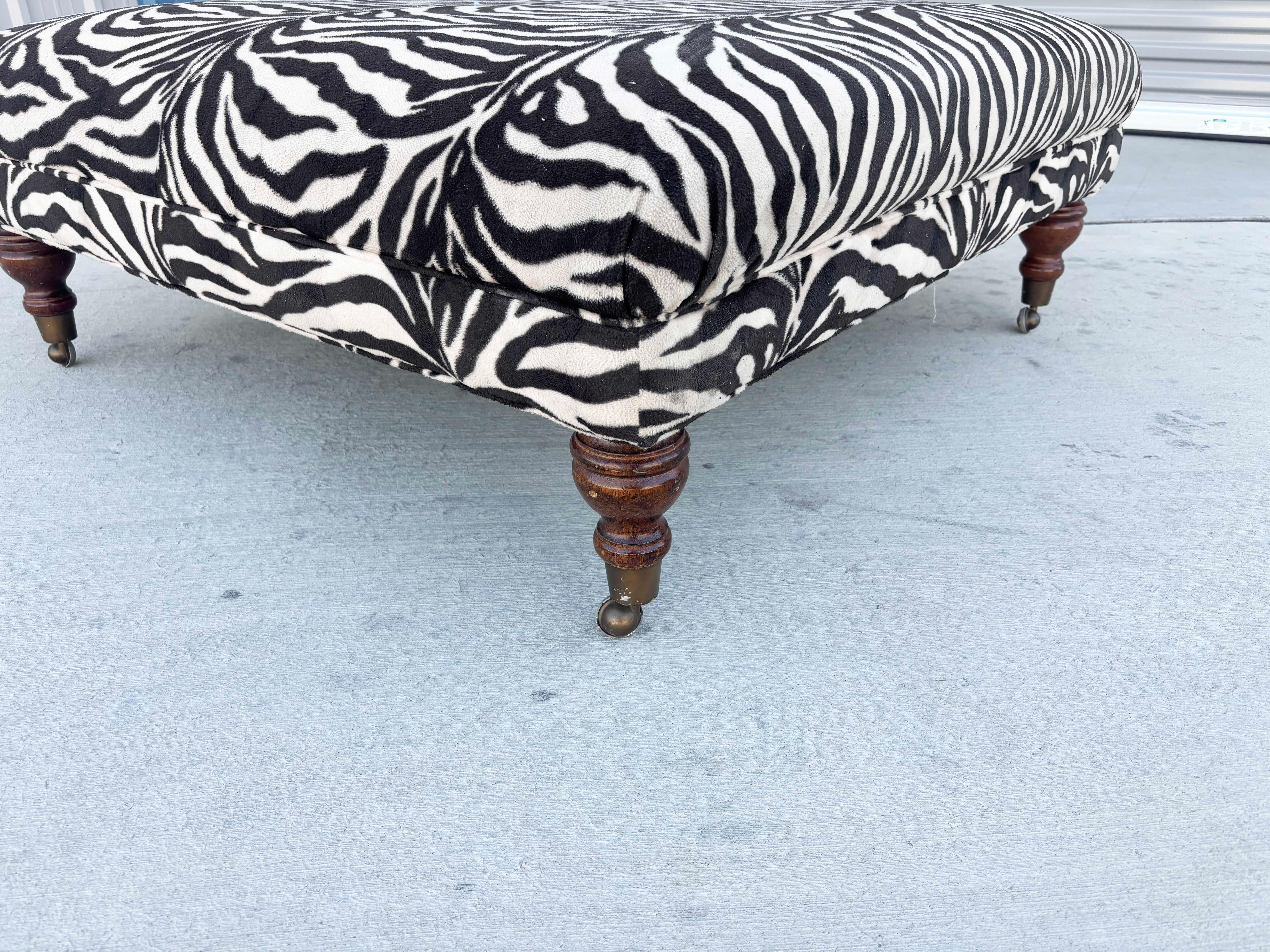 1960er Jahre Mid Century Großer Zebra-Ottoman im Angebot 2