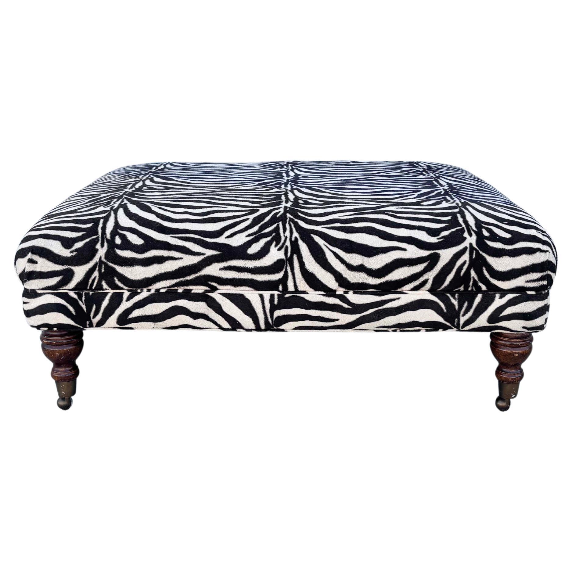 1960er Jahre Mid Century Großer Zebra-Ottoman im Angebot