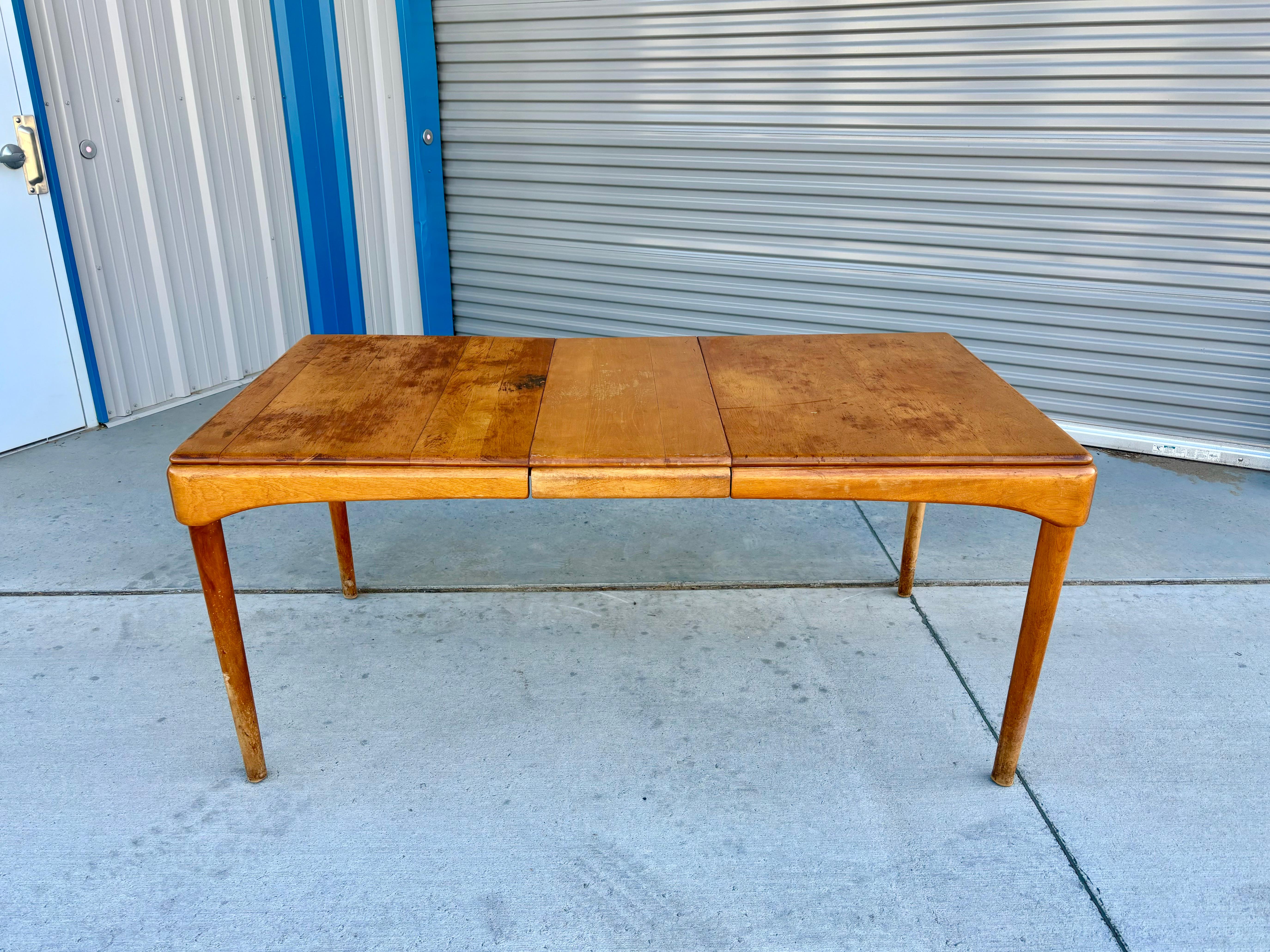 1960s Mid Century Maple Dining Table by Heywood Wakefield In Good Condition For Sale In North Hollywood, CA
