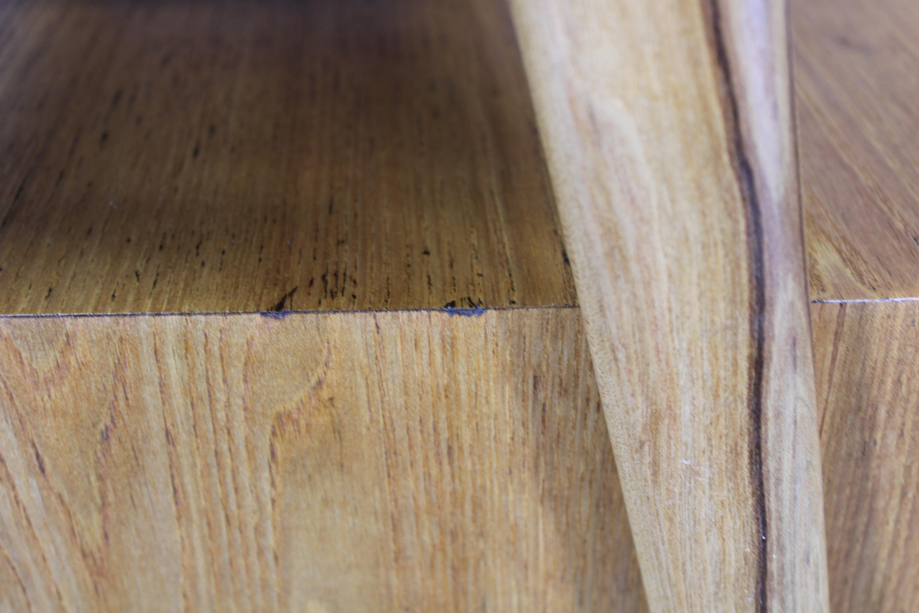 Table de nuit en érable du milieu du siècle 1960 avec étagère en verre laiteux, restaurée en vente 1