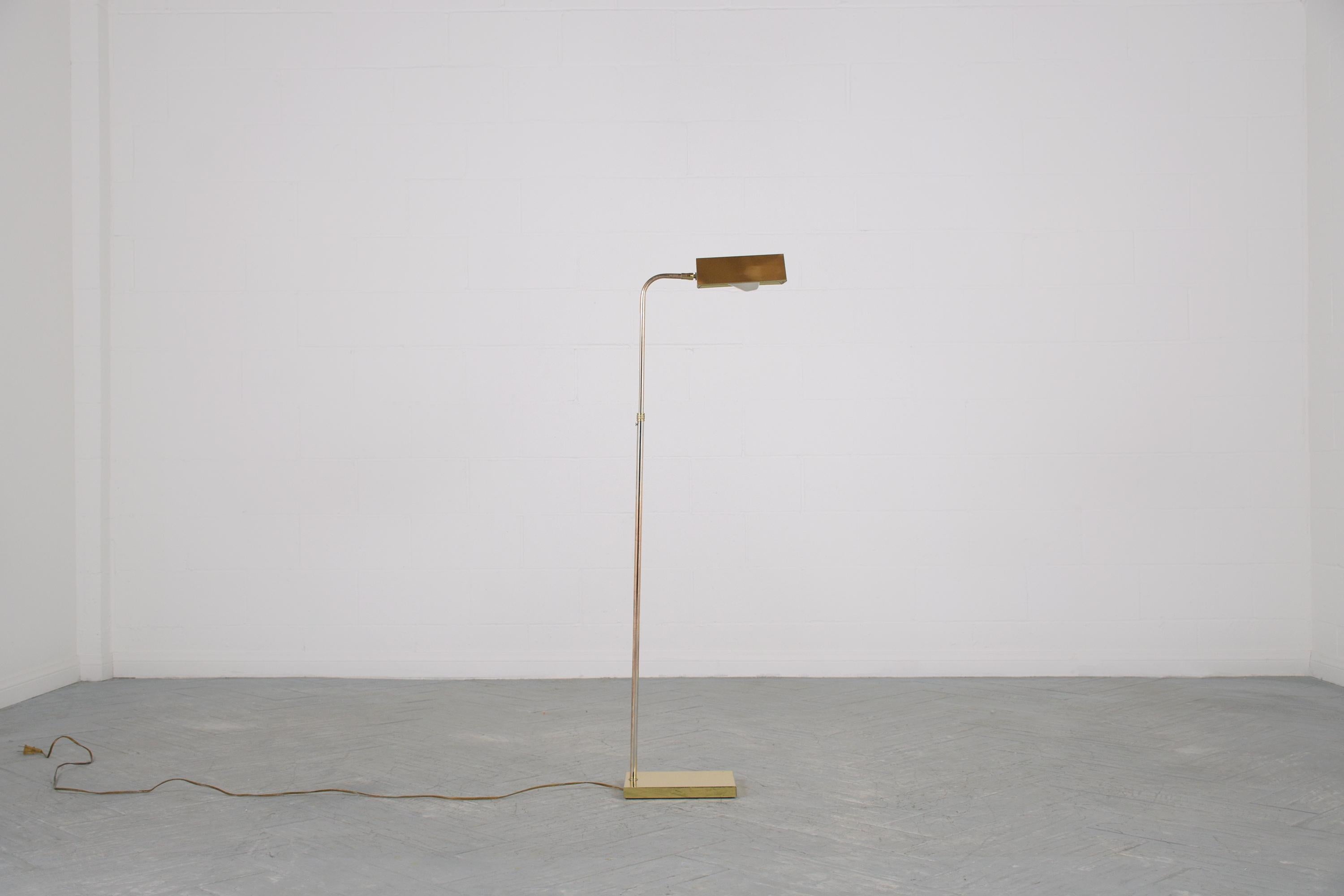 1960s Mid-Century Modernity Adjustable Brass Floor Lamp (Lampadaire en laiton ajustable) en vente 2