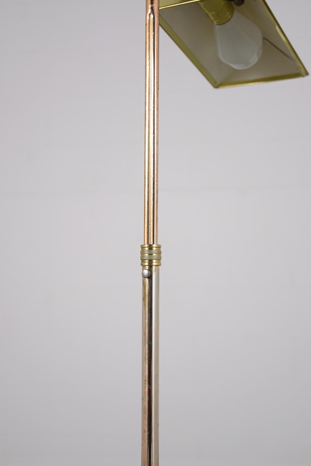 1960er Mid-Century Modern Verstellbare Stehlampe aus Messing (Patiniert) im Angebot