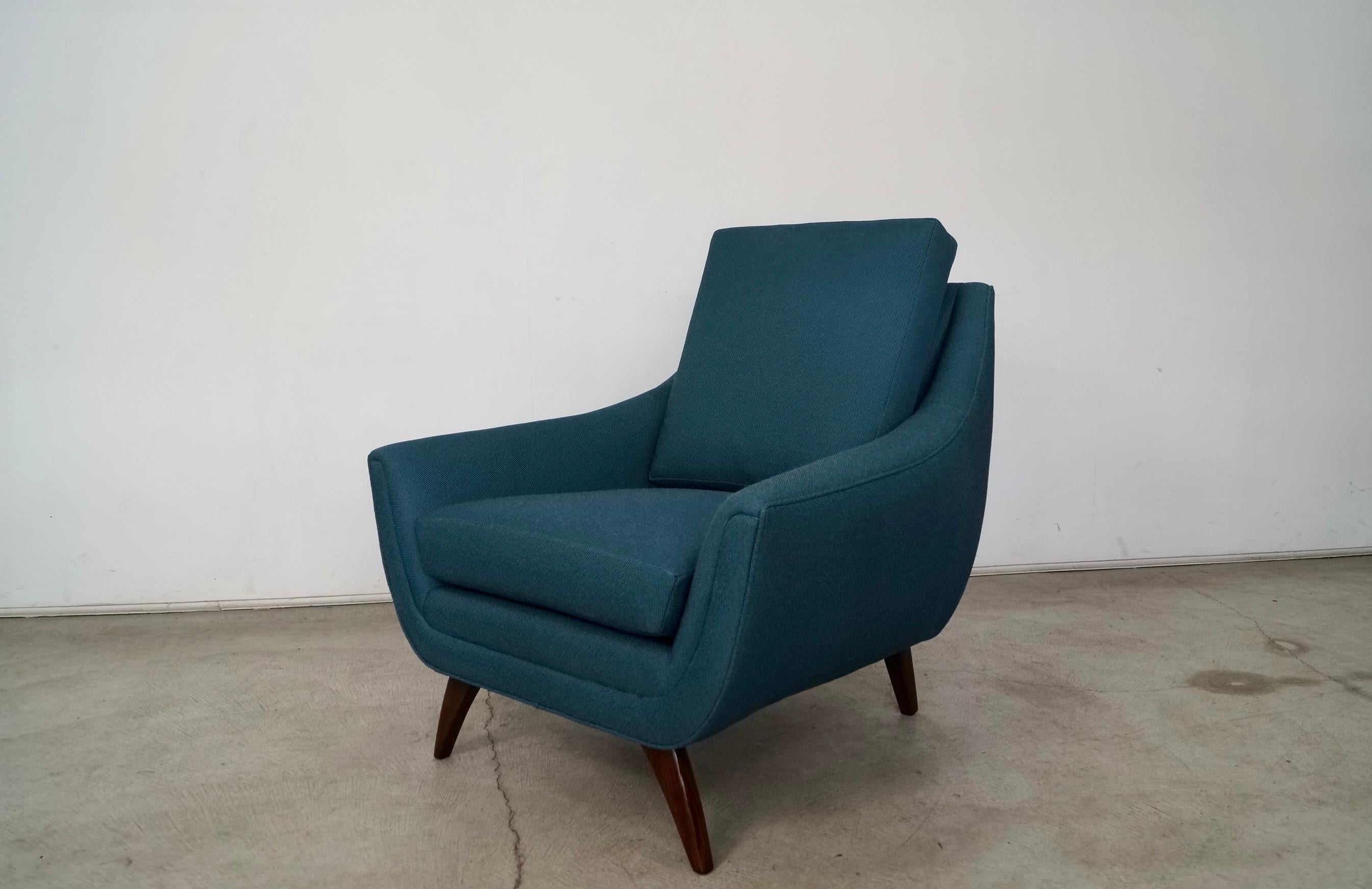 1960's Mid-Century Modern Adrian Pearsall Style Prestige Gondola Lounge Chair In Good Condition For Sale In Burbank, CA