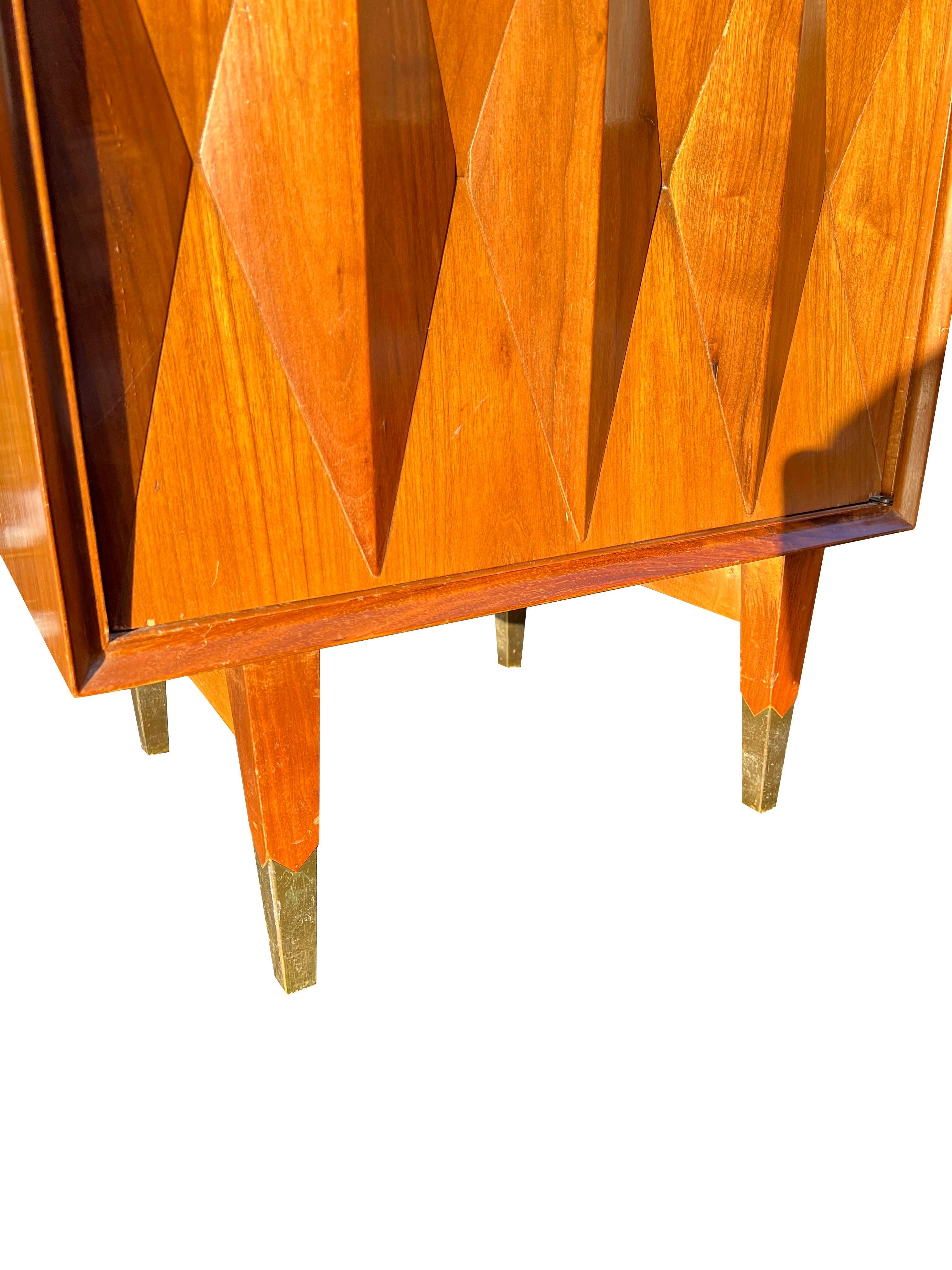 Rare Mid-Century Modern Albert Parvin Gio Ponti Style Nightstand Sculpted Design.

Elevate your bedroom with this stunning Rare Mid-Century Modern Albert Parvin Gio Ponti Style Nightstand Sculpted Design. This iconic piece showcases the distinctive