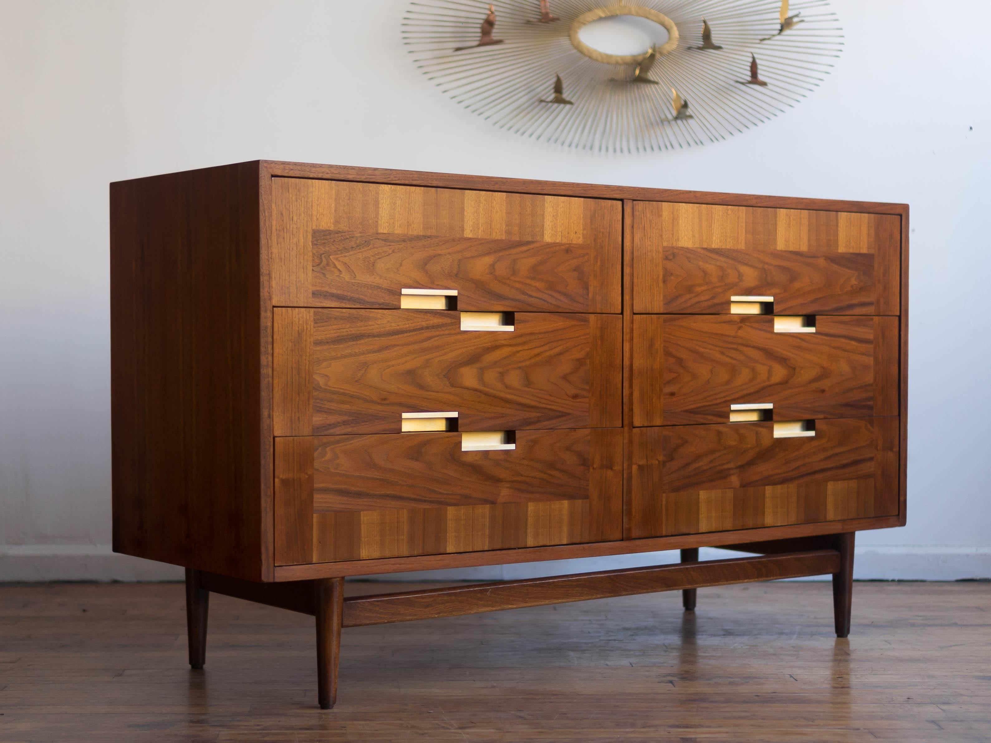 1960's Mid-Century Modern American of Martinsville Accord 6-Drawer Lowboy In Good Condition In Chicago, IL