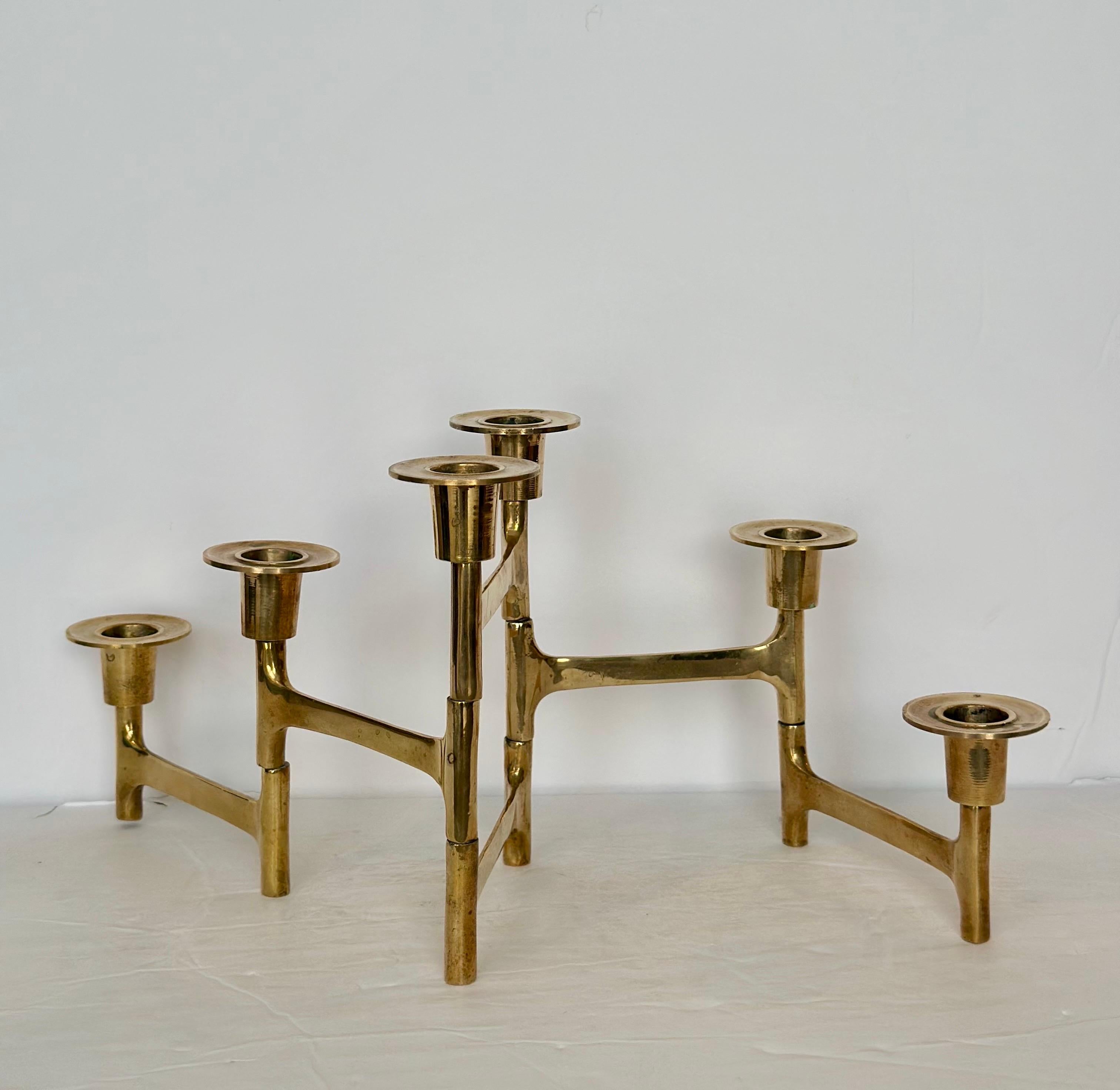 1960er Jahre Mid-Century Modern Articulated Messing Sechs Kerzenständer im Angebot 1