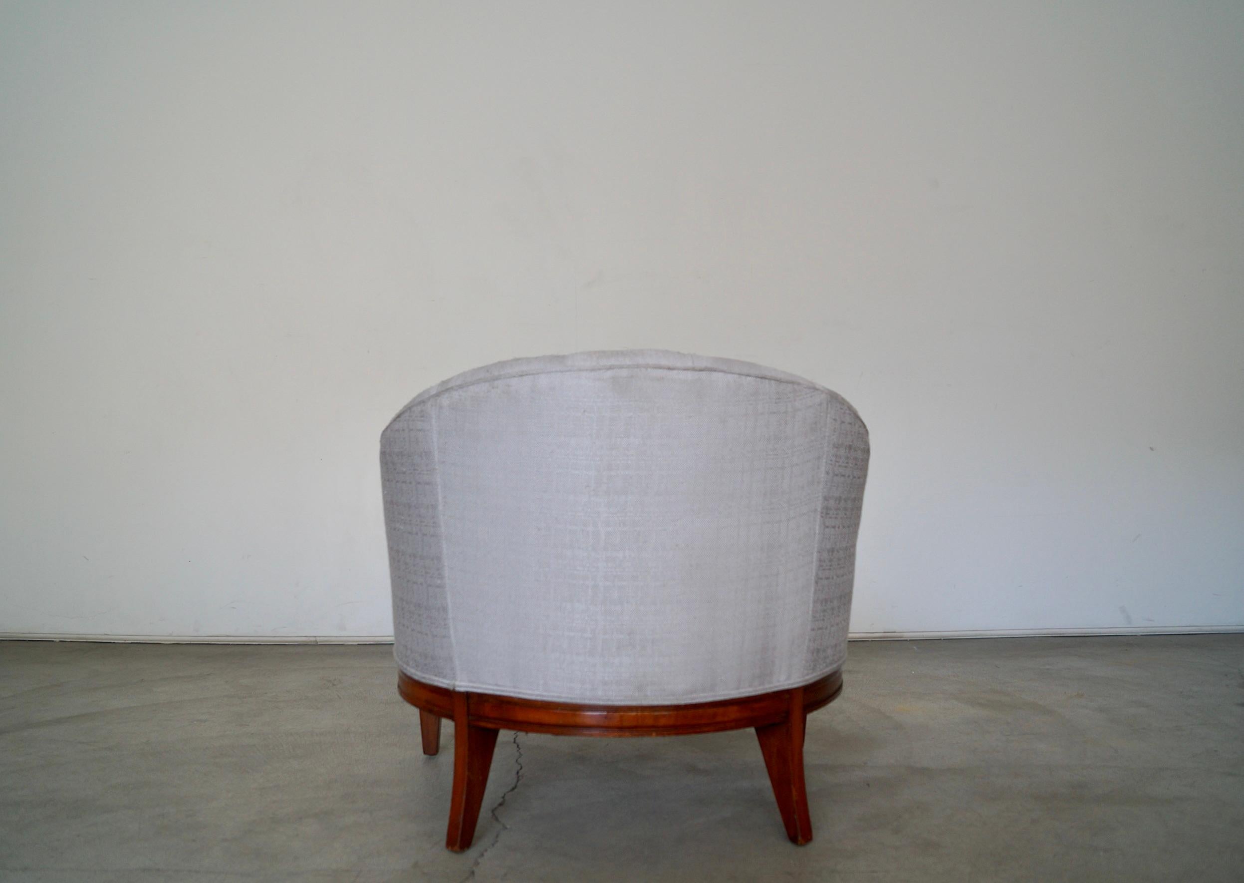 1960's Mid-Century Modern Barrel Back Lounge Chair For Sale 4