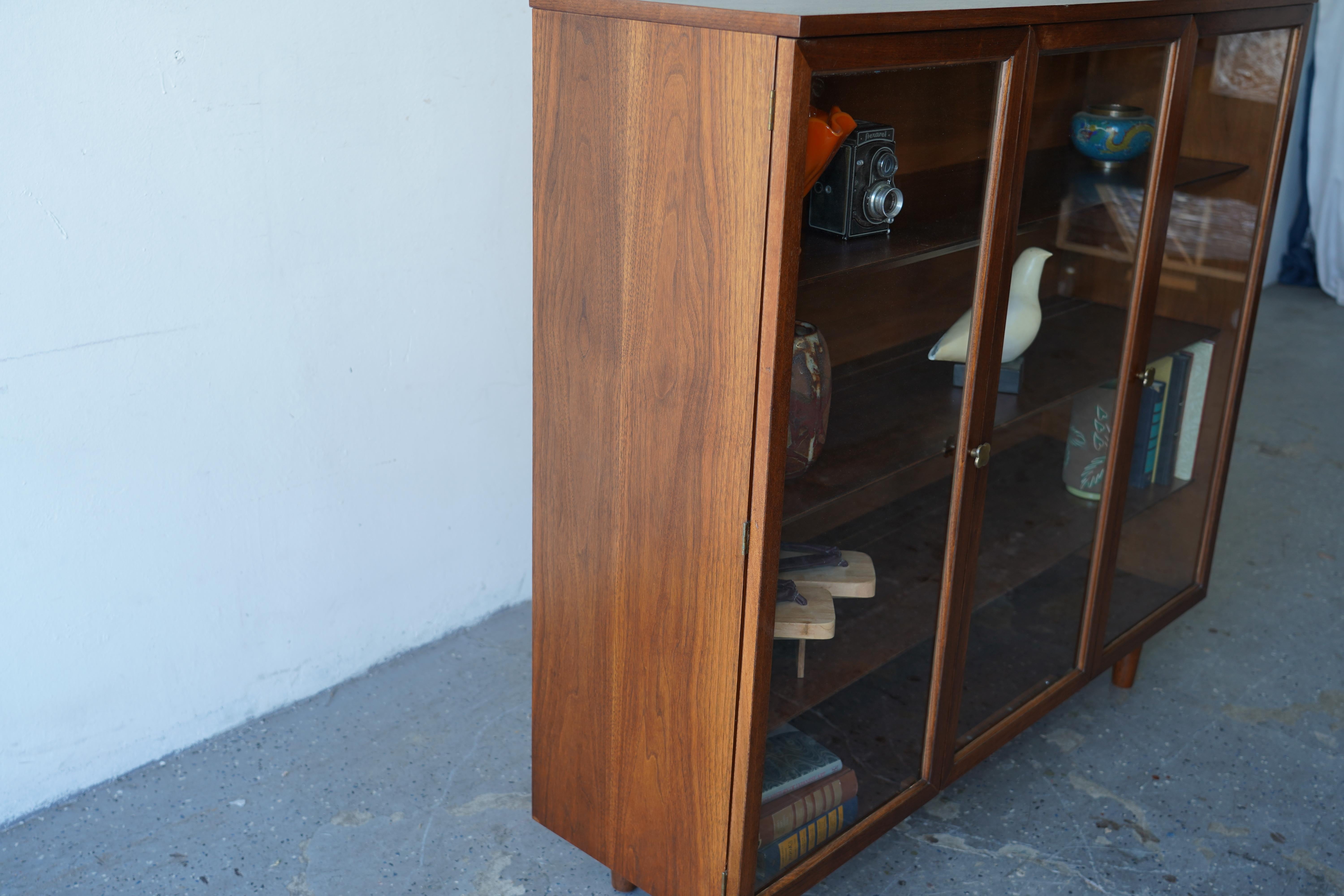 1960s Mid Century Modern Basic Witz Bookcase Display Cabinet 3