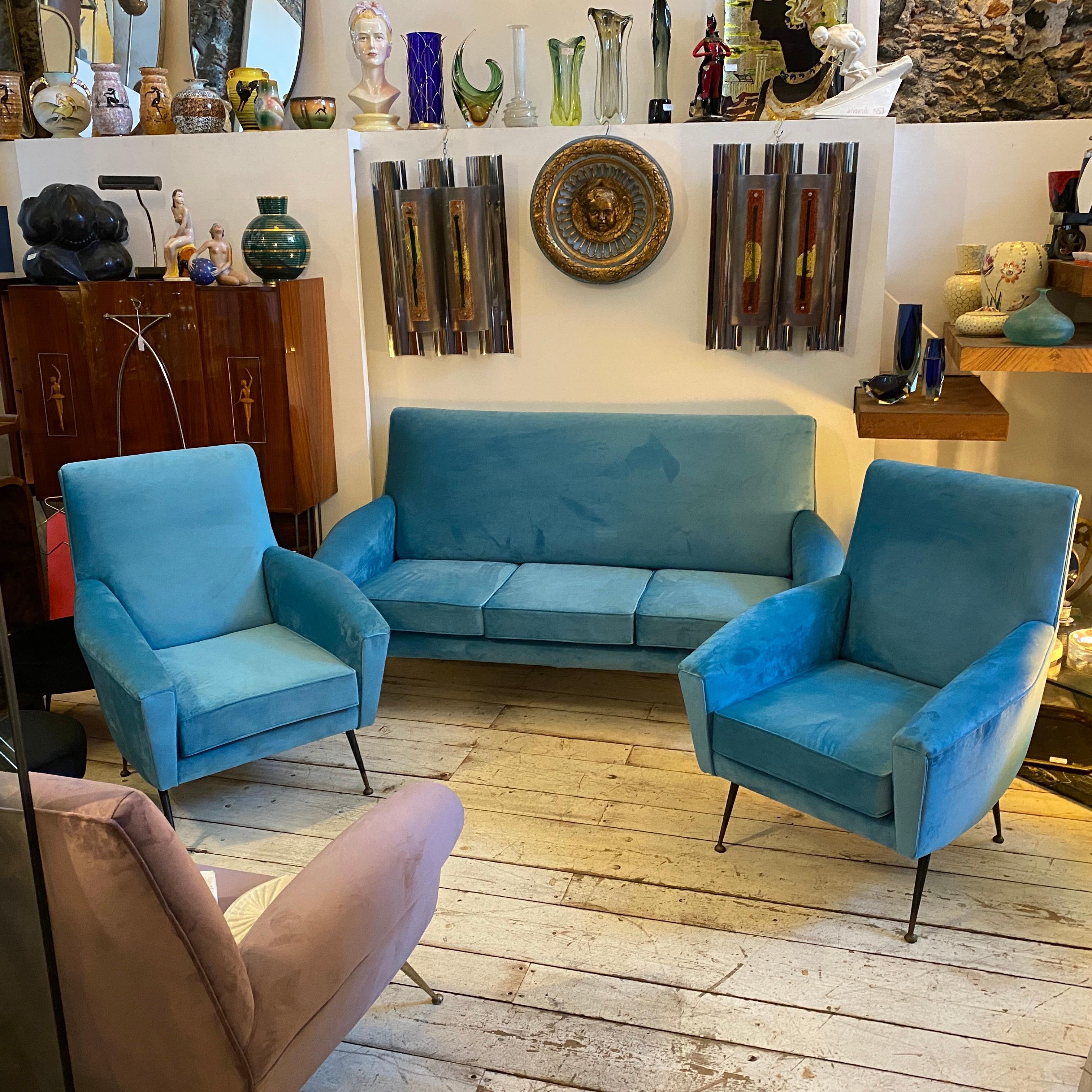 1960s Mid-Century Modern Blue Velvet and Brass Italian Sofa and two Armchairs In Good Condition In Aci Castello, IT