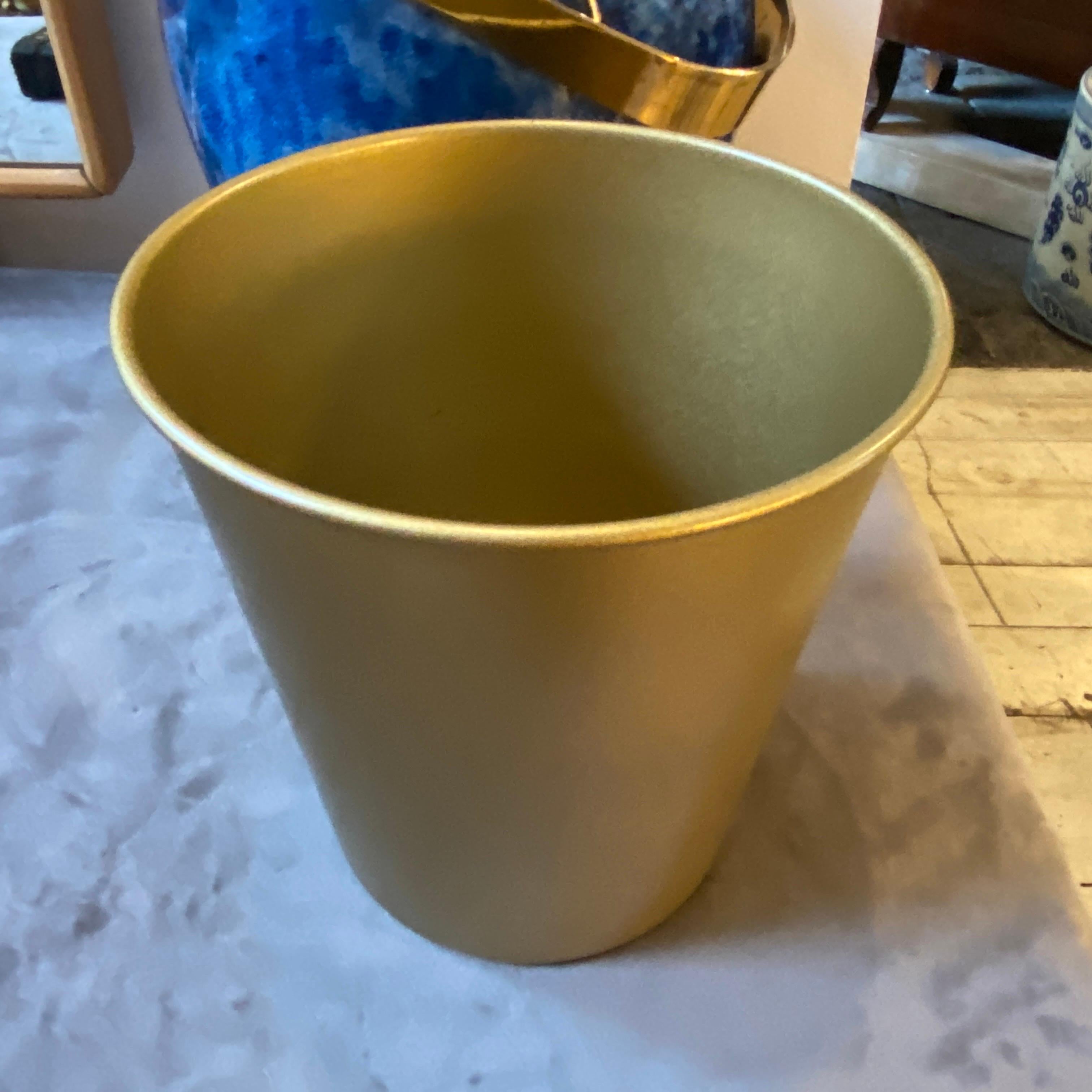 1960s Mid-Century Modern Brass and Blue Goatskin Wine Cooler by Aldo Tura In Good Condition In Aci Castello, IT