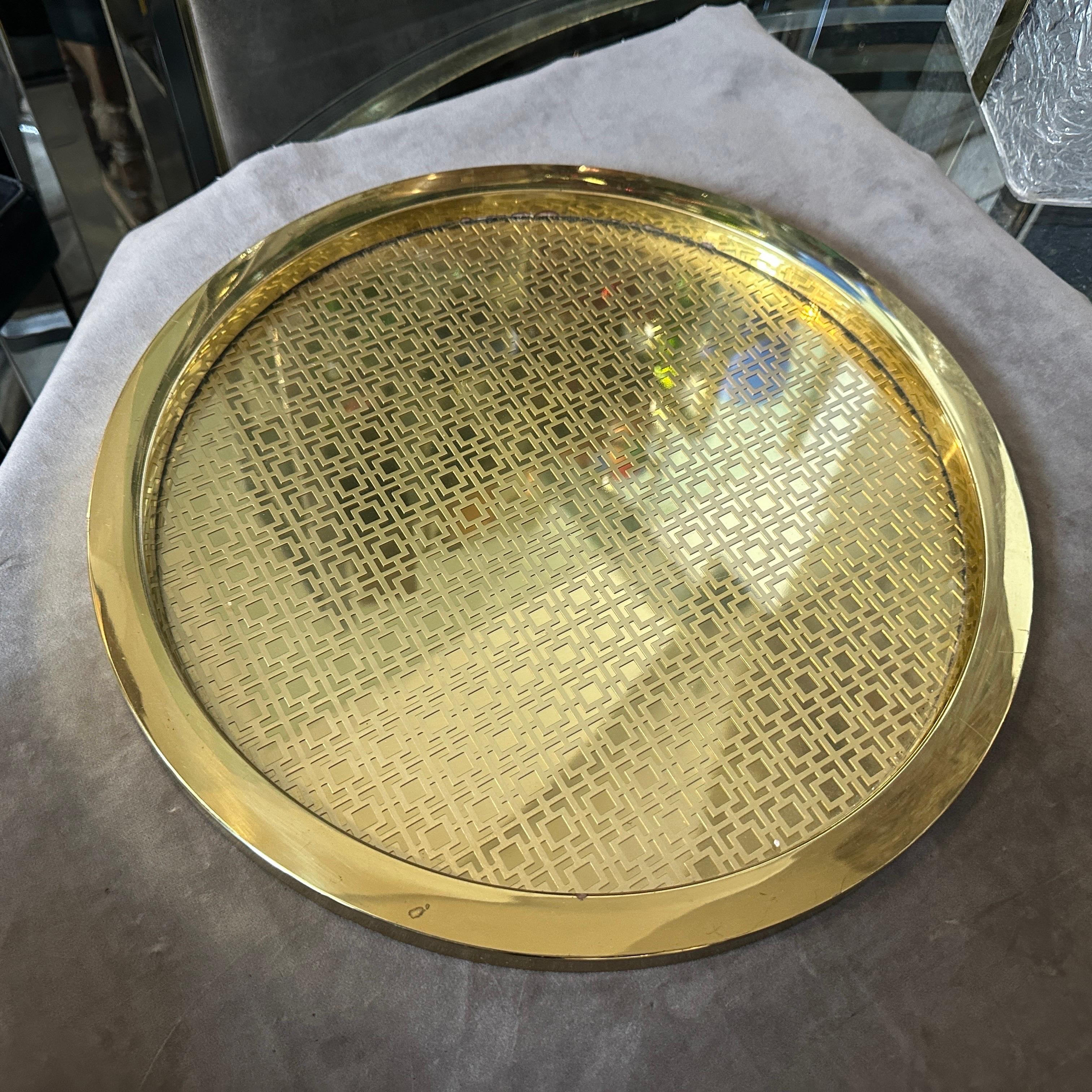 1960s Mid-century Modern Brass and Glass Round Italian Serving Gallery Tray In Excellent Condition For Sale In Aci Castello, IT