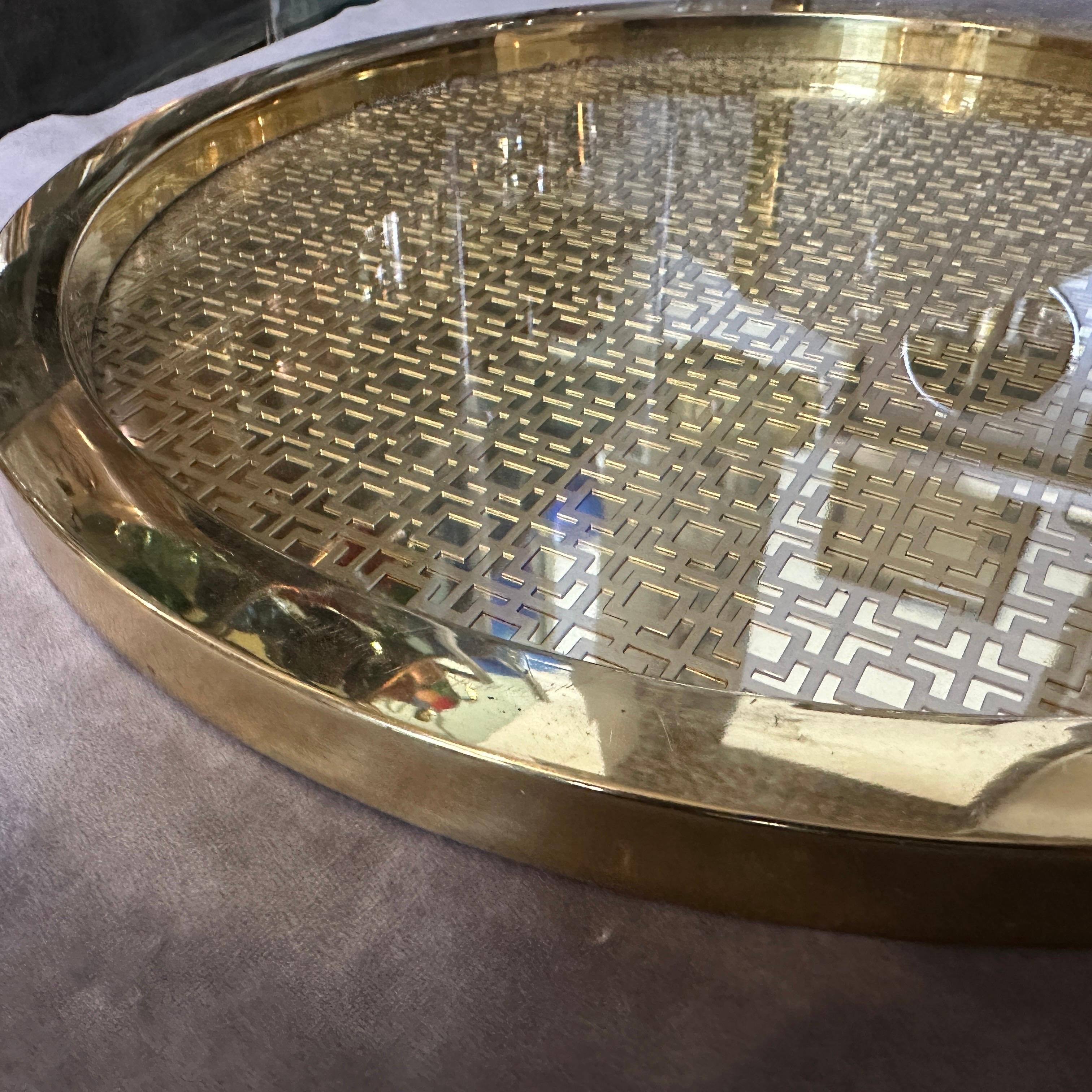 1960s Mid-century Modern Brass and Glass Round Italian Serving Gallery Tray For Sale 2