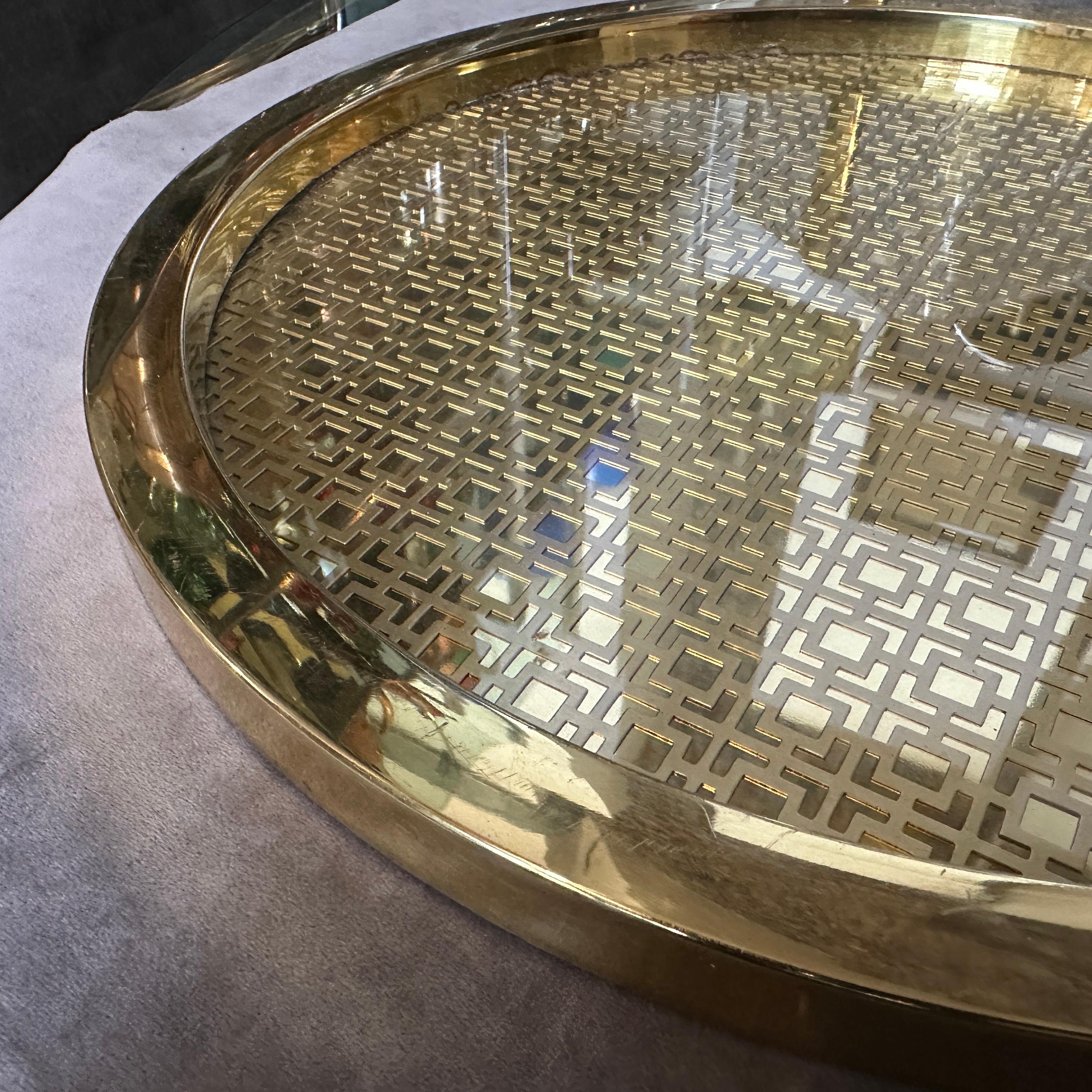 1960s Mid-century Modern Brass and Glass Round Italian Serving Gallery Tray For Sale 4