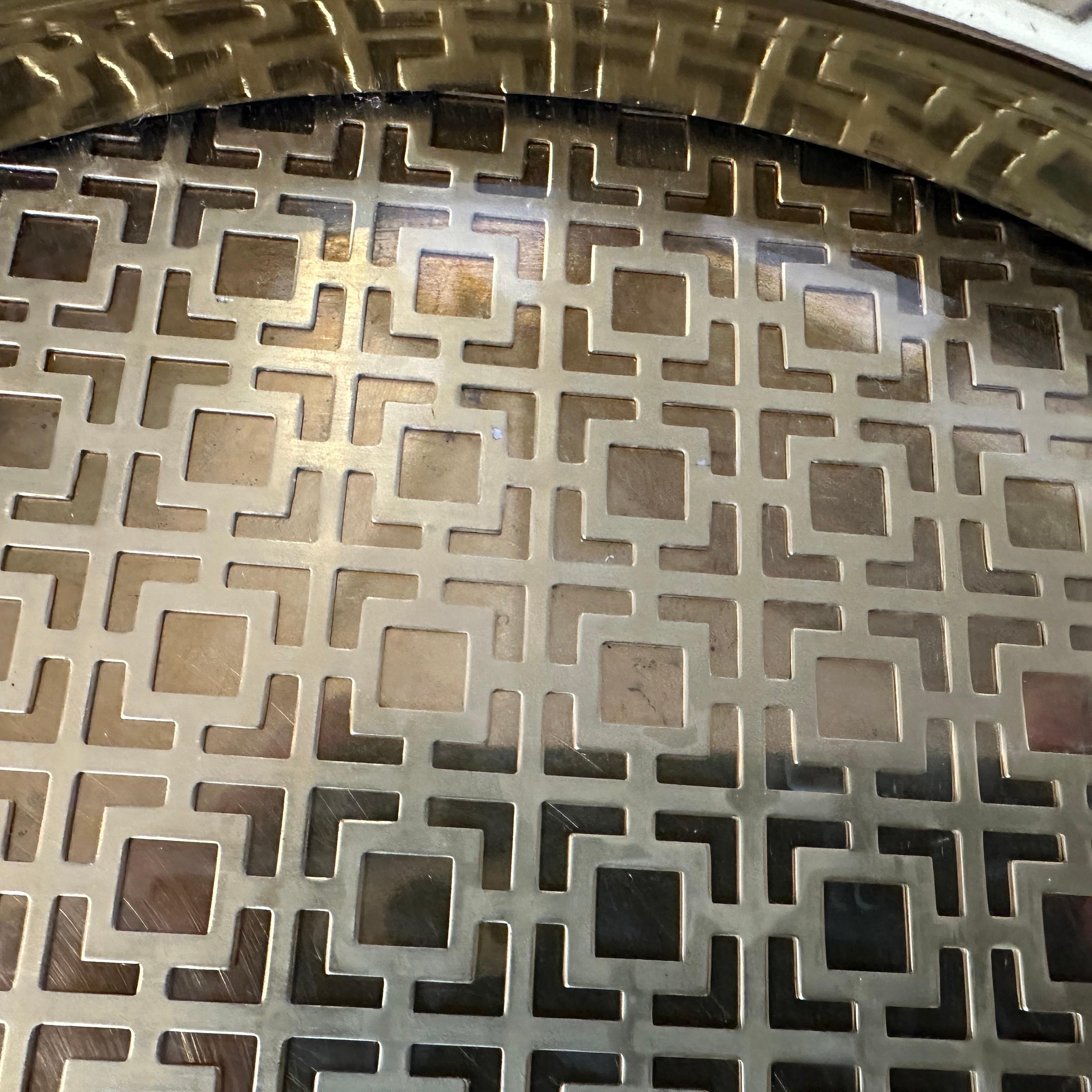 Mid-Century Modern 1960s Mid-century Modern Brass and Glass Round Italian Serving Tray For Sale
