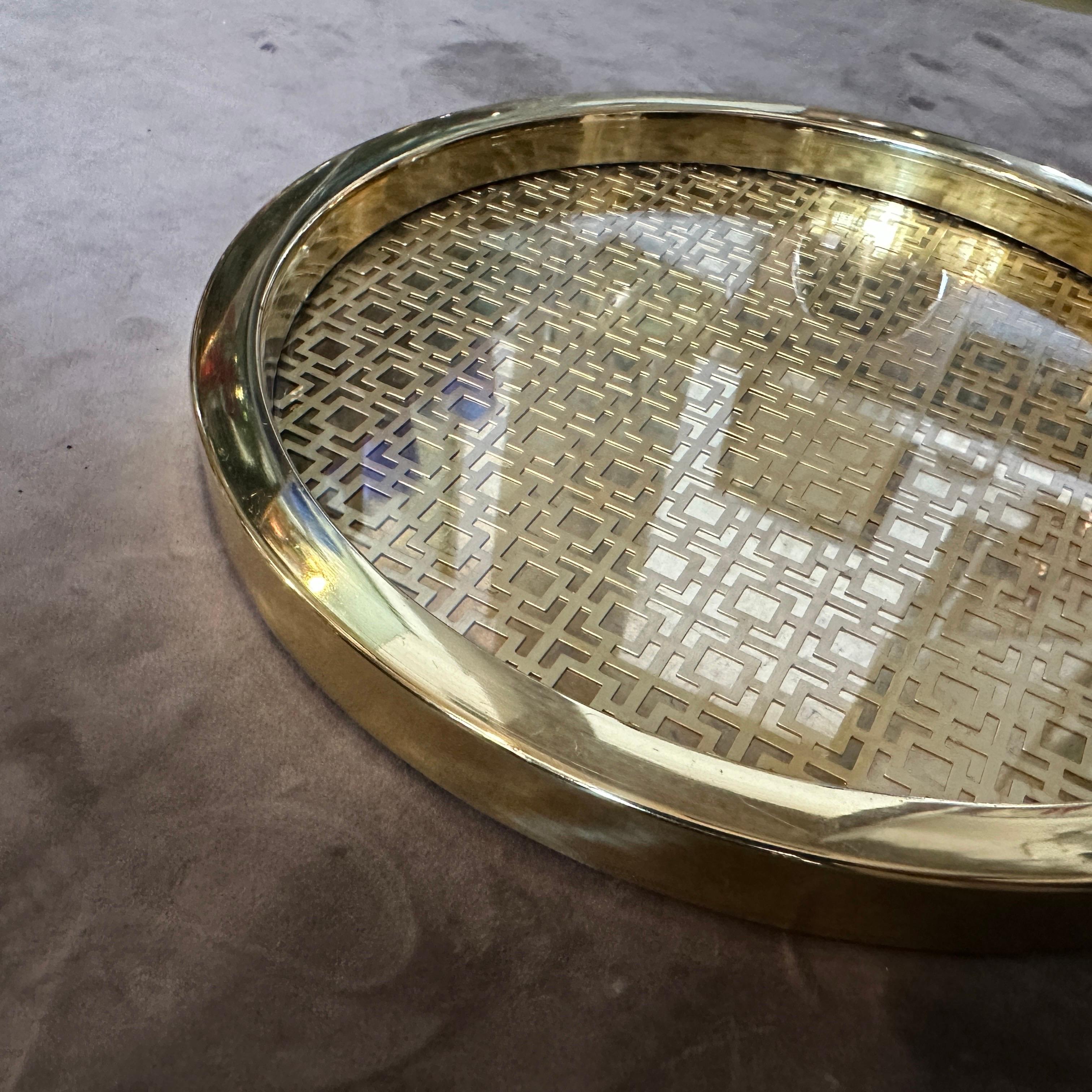 20th Century 1960s Mid-century Modern Brass and Glass Round Italian Serving Tray For Sale