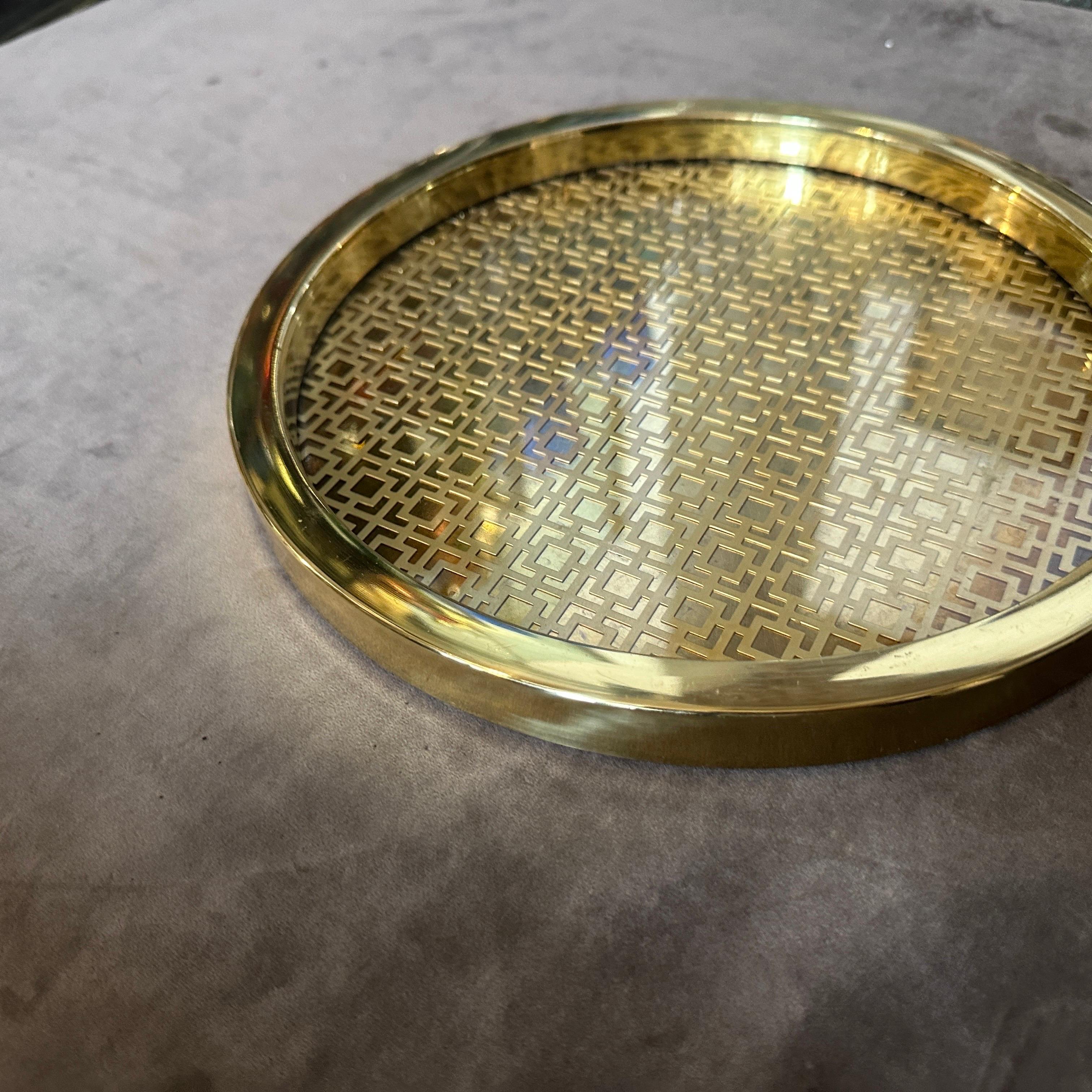 1960s Mid-century Modern Brass and Glass Round Italian Serving Tray For Sale 4