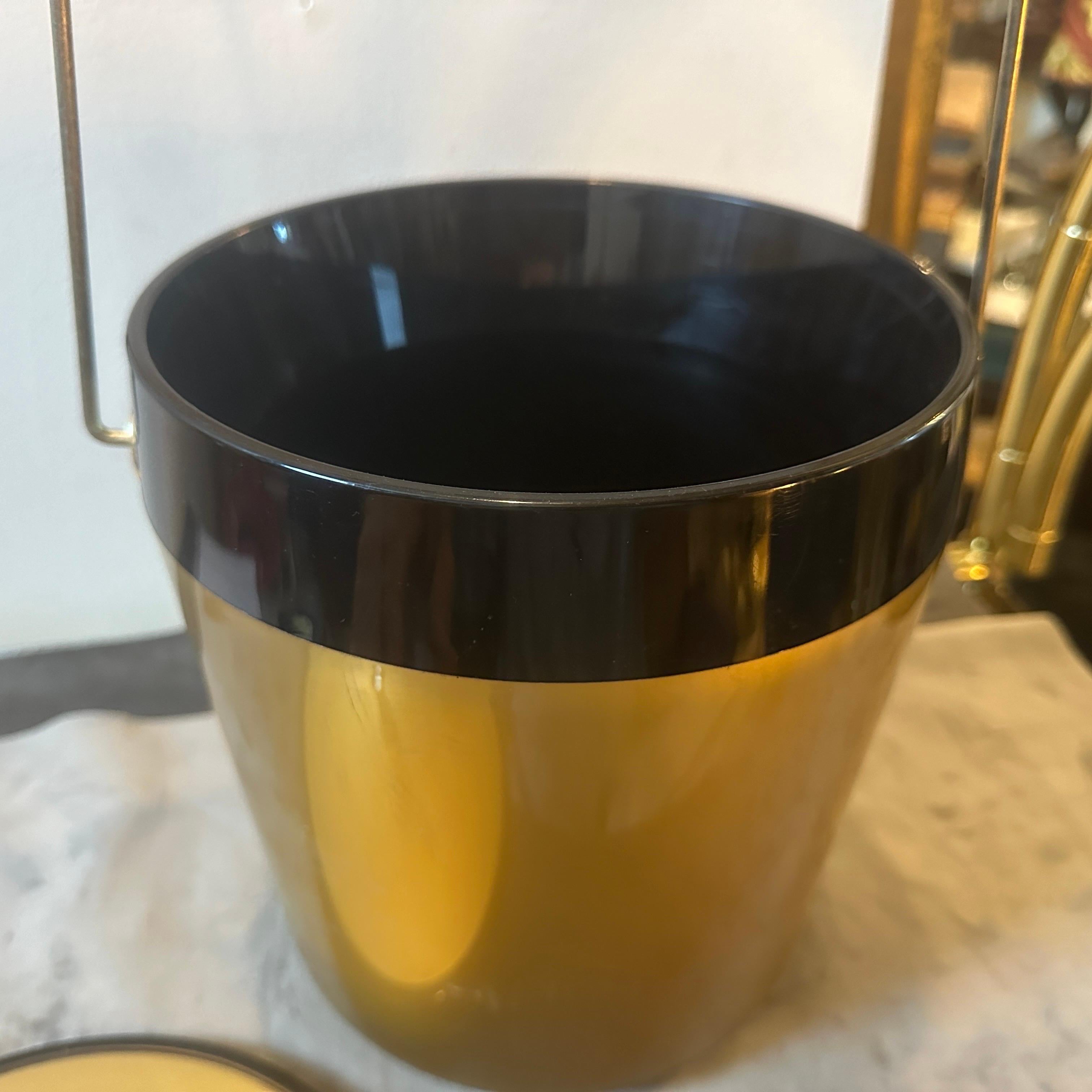 1960s Mid-Century Modern Brass and Resin Ice Bucket In Excellent Condition For Sale In Aci Castello, IT