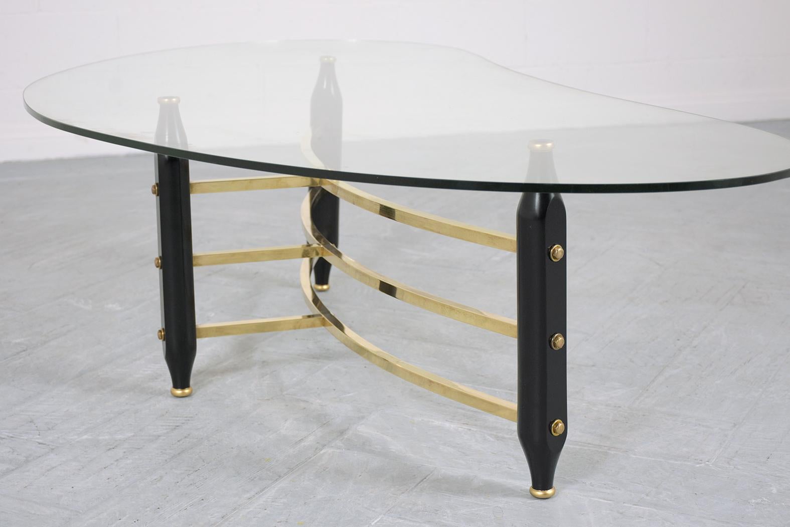 Mid-Century Modern Clear Glass Top Coffee Table In Good Condition In Los Angeles, CA