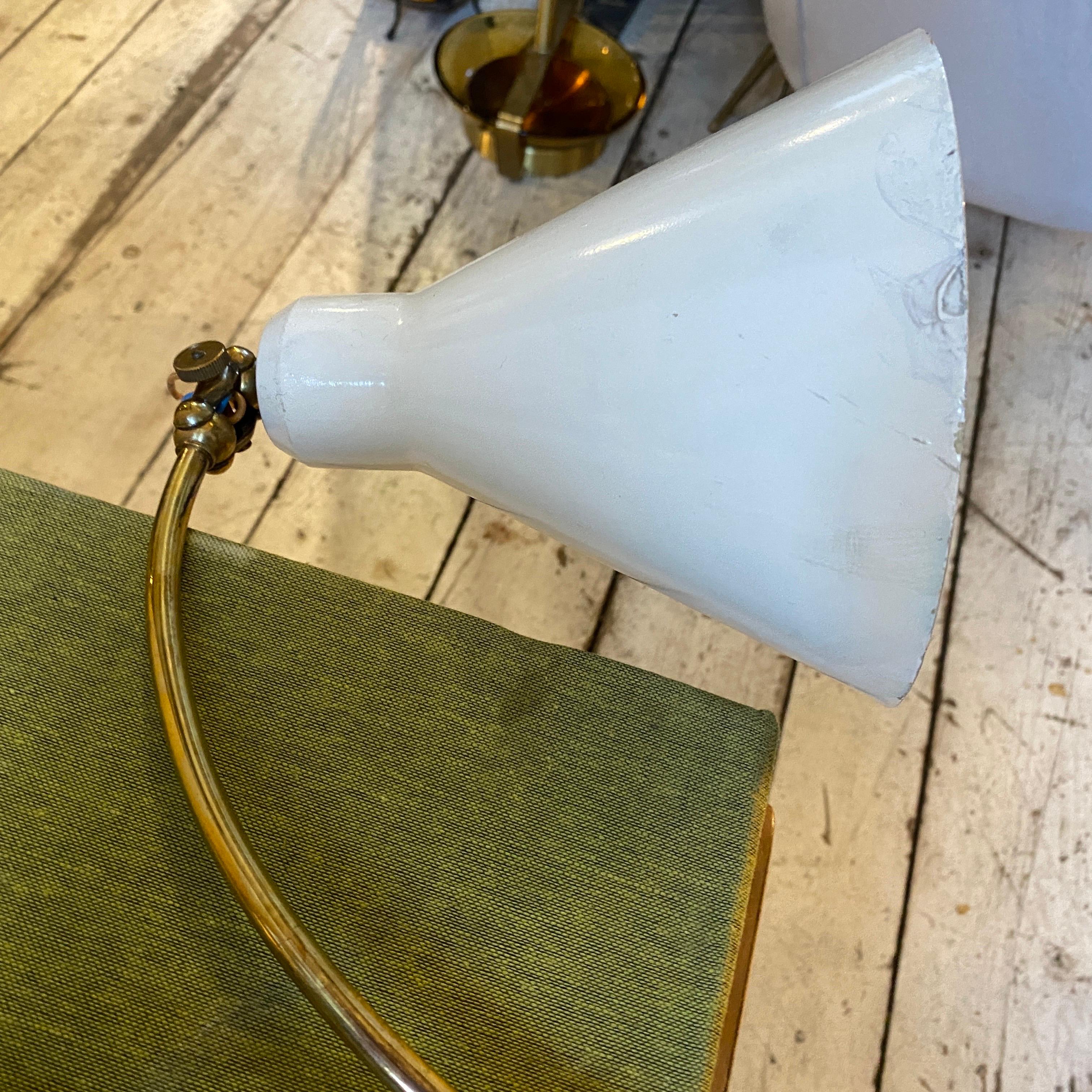 1960s Stilnovo Style Mid-Century Modern Brass Italian Scissor Lamp For Sale 2