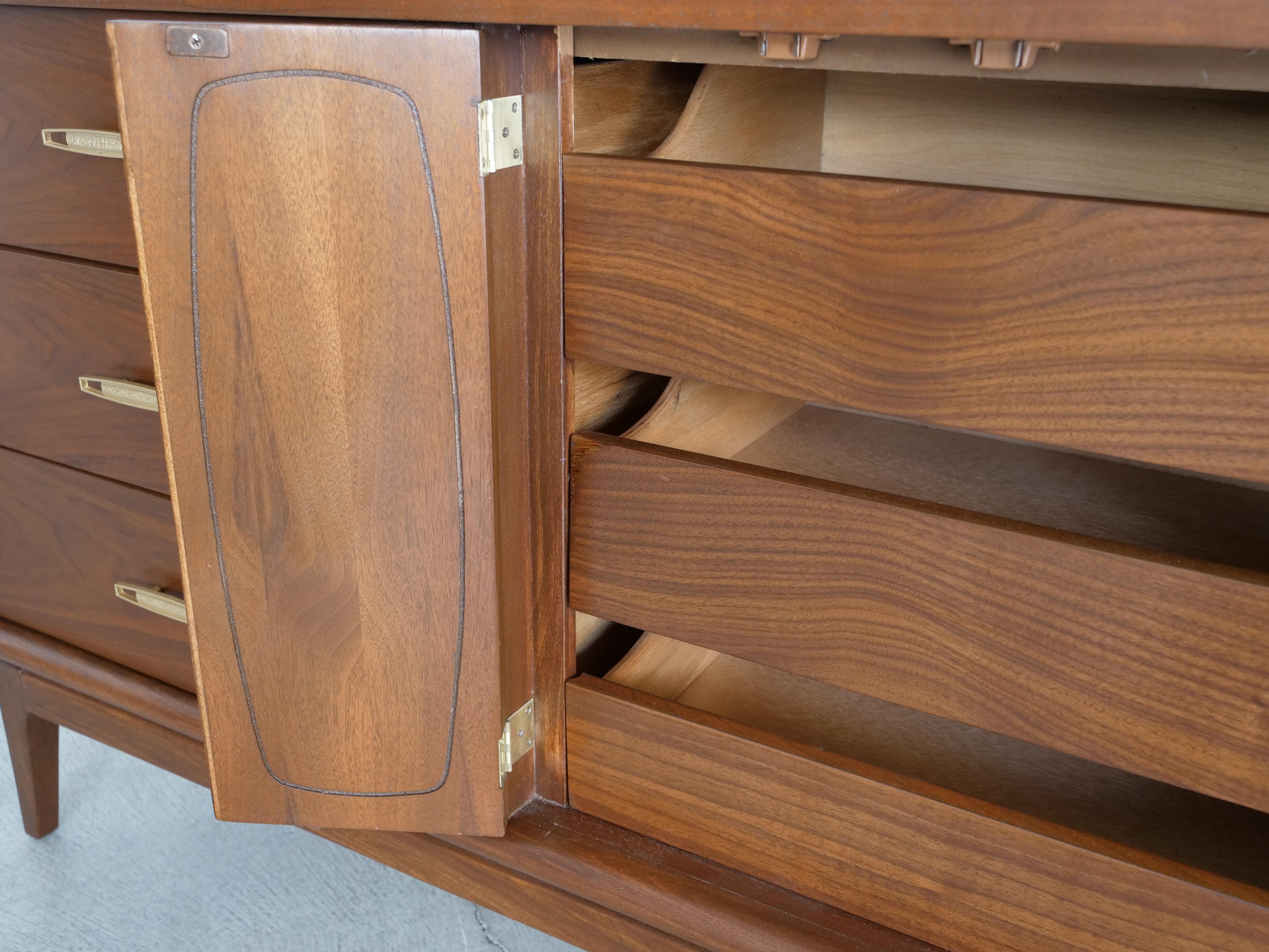 1960's Mid-Century Modern Broyhill Emphasis Dresser 7