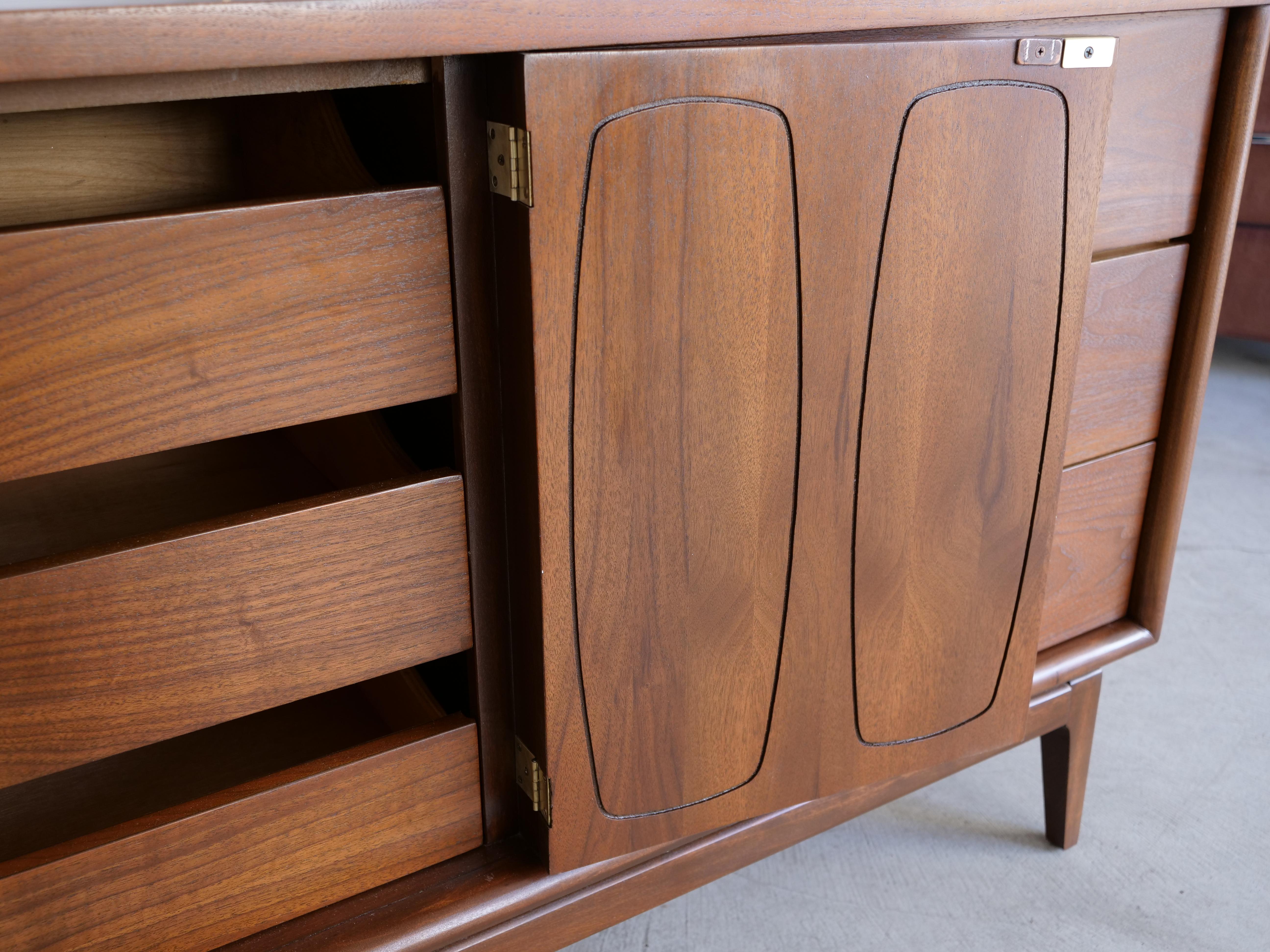 1960's Mid-Century Modern Broyhill Emphasis Dresser 8