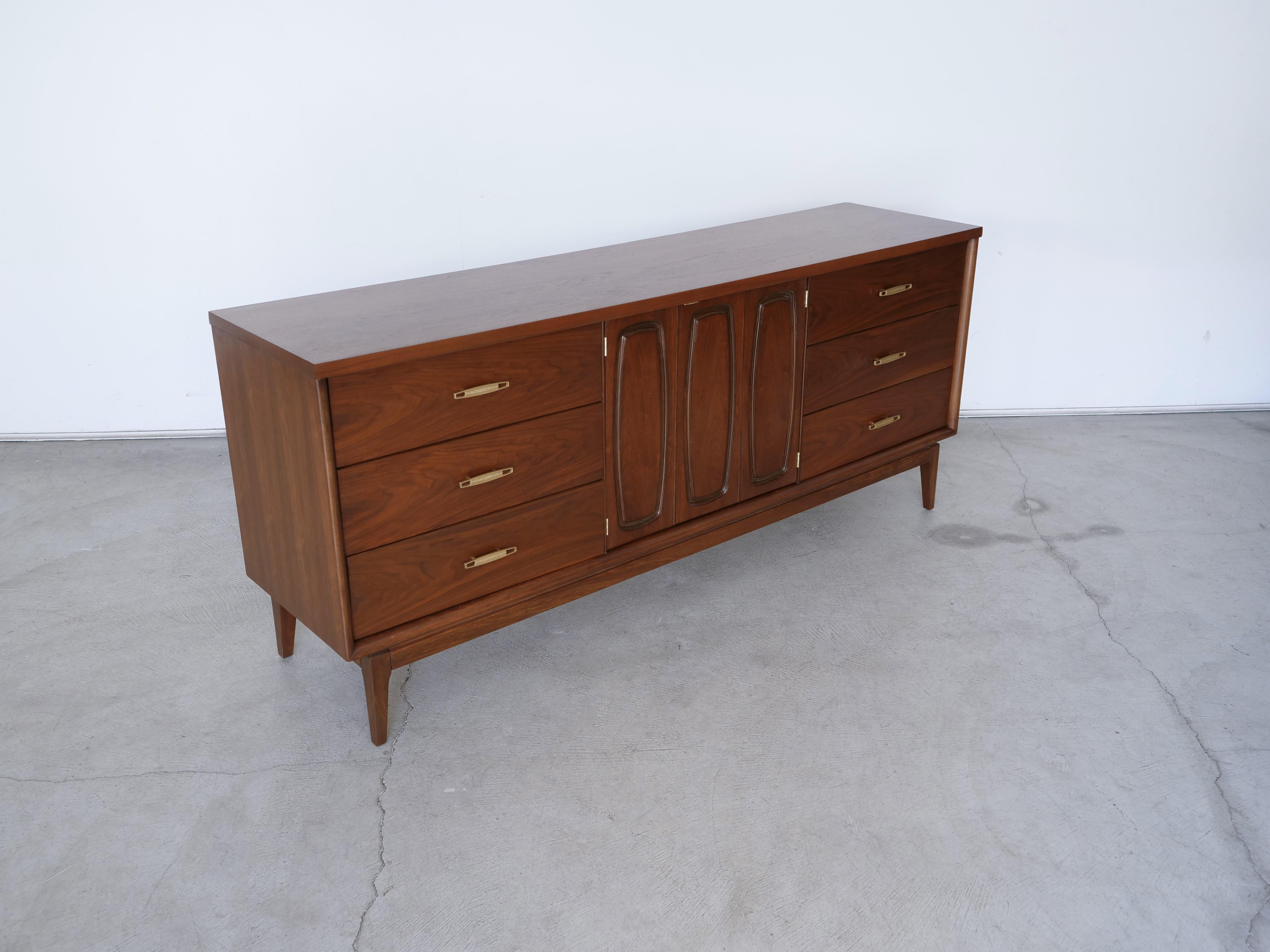 1960's Mid-Century Modern Broyhill Emphasis Dresser In Excellent Condition In Burbank, CA