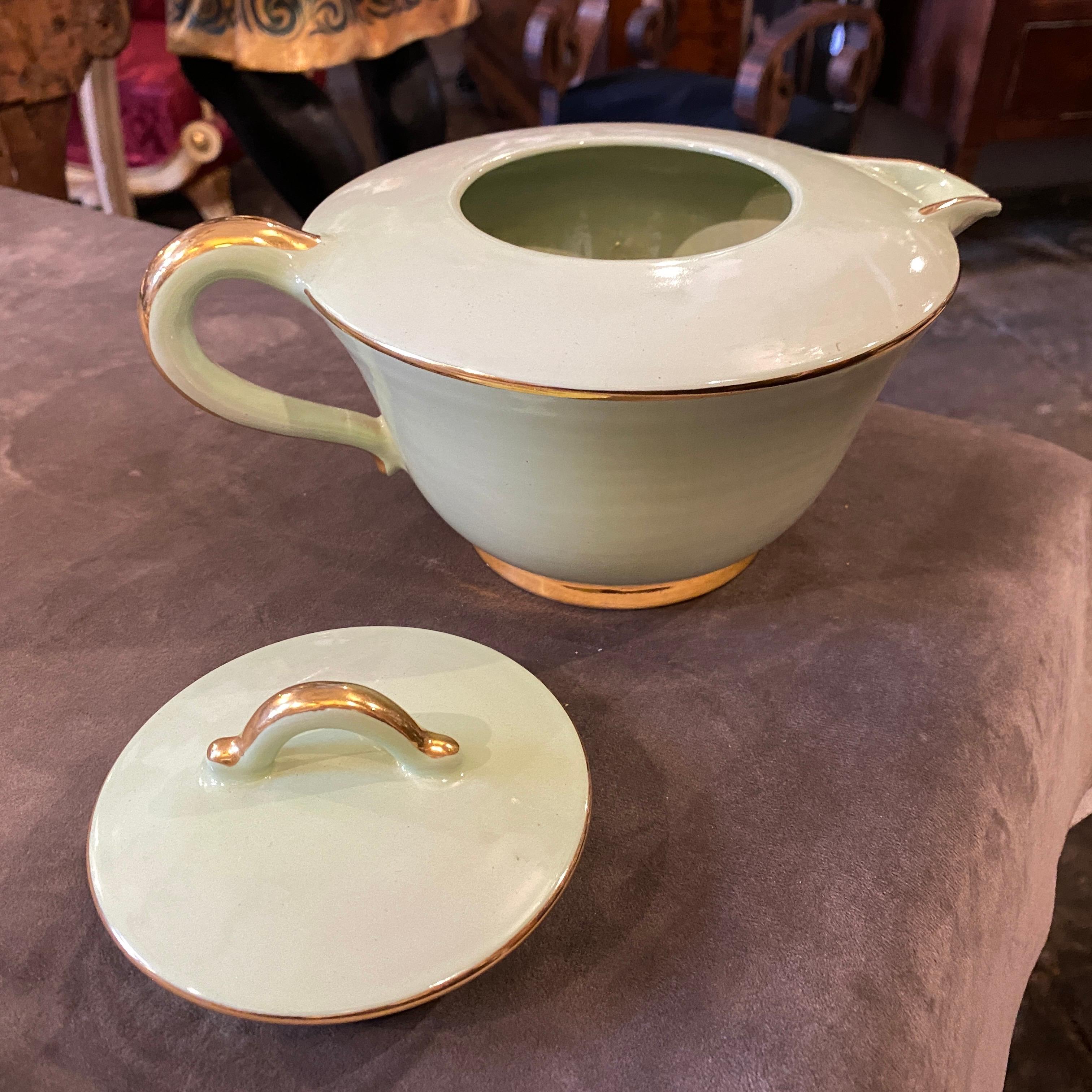 1960s Mid-Century Modern Grün und Gold Keramik Teekanne von Pucci Umbertide (Handbemalt) im Angebot