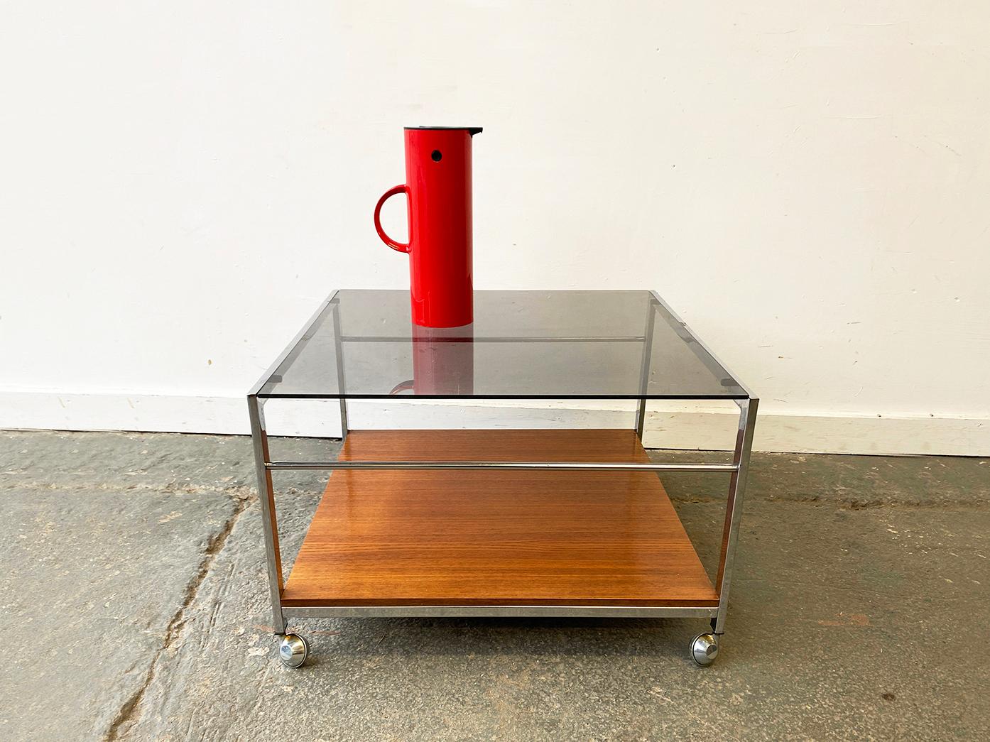 Mid-Century Modern 1960’s Mid-Century modern coffee table for MDA by Howard Miller For Sale