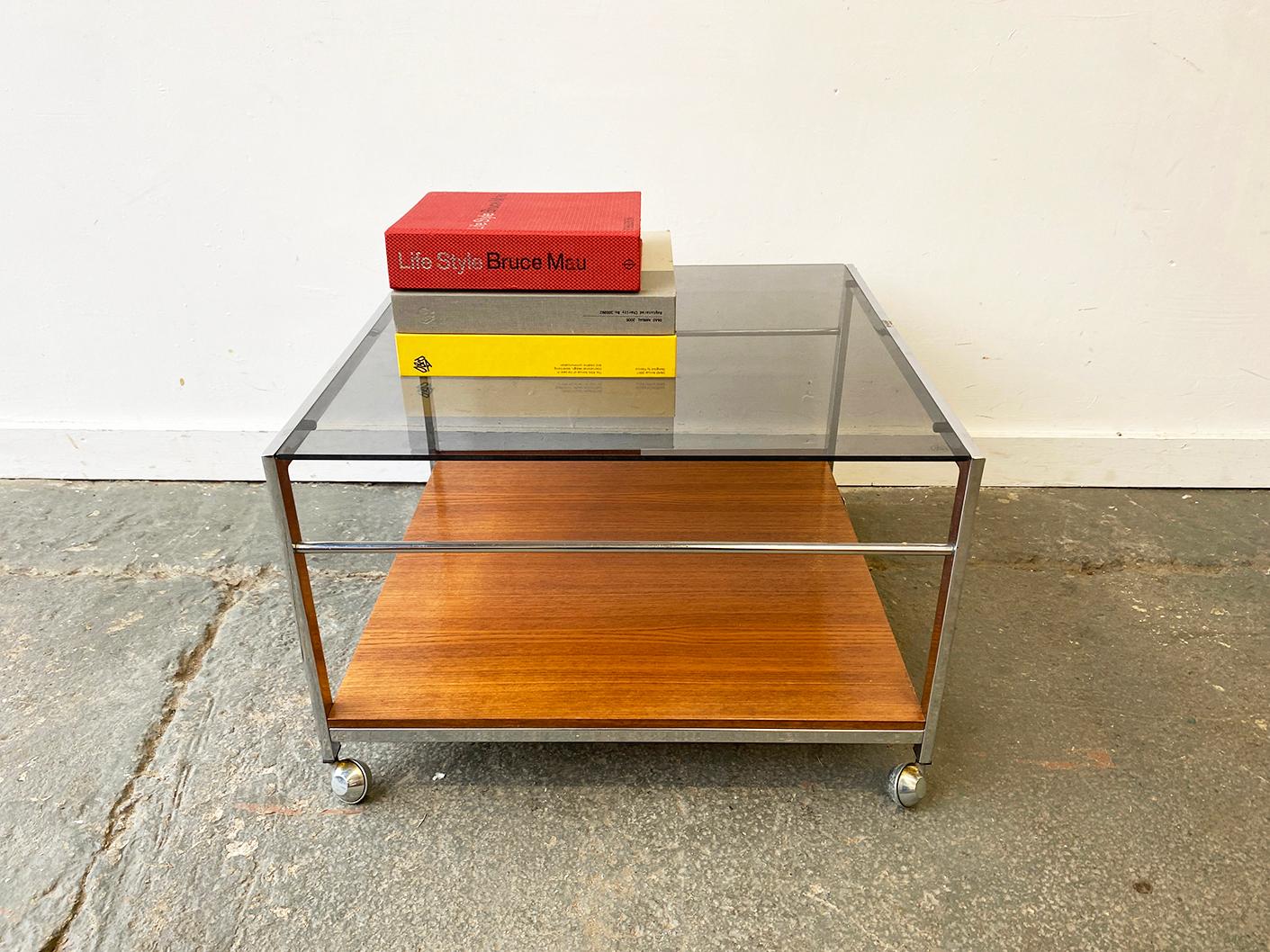 1960’s Mid-Century modern coffee table for MDA by Howard Miller In Excellent Condition For Sale In London, GB