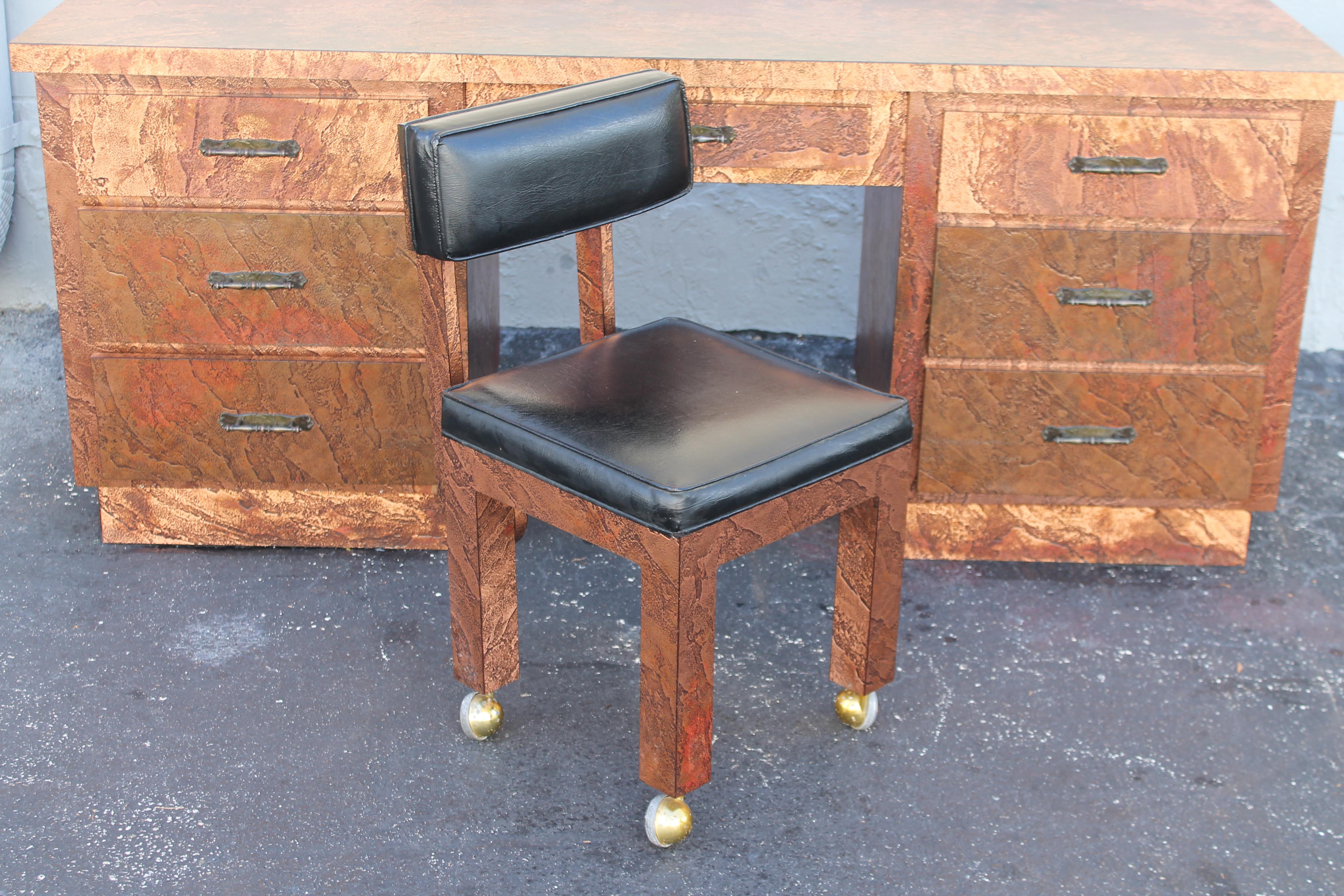 1960's Mid Century Modern Copper Clad Schreibtisch mit passendem Stuhl (Mitte des 20. Jahrhunderts) im Angebot